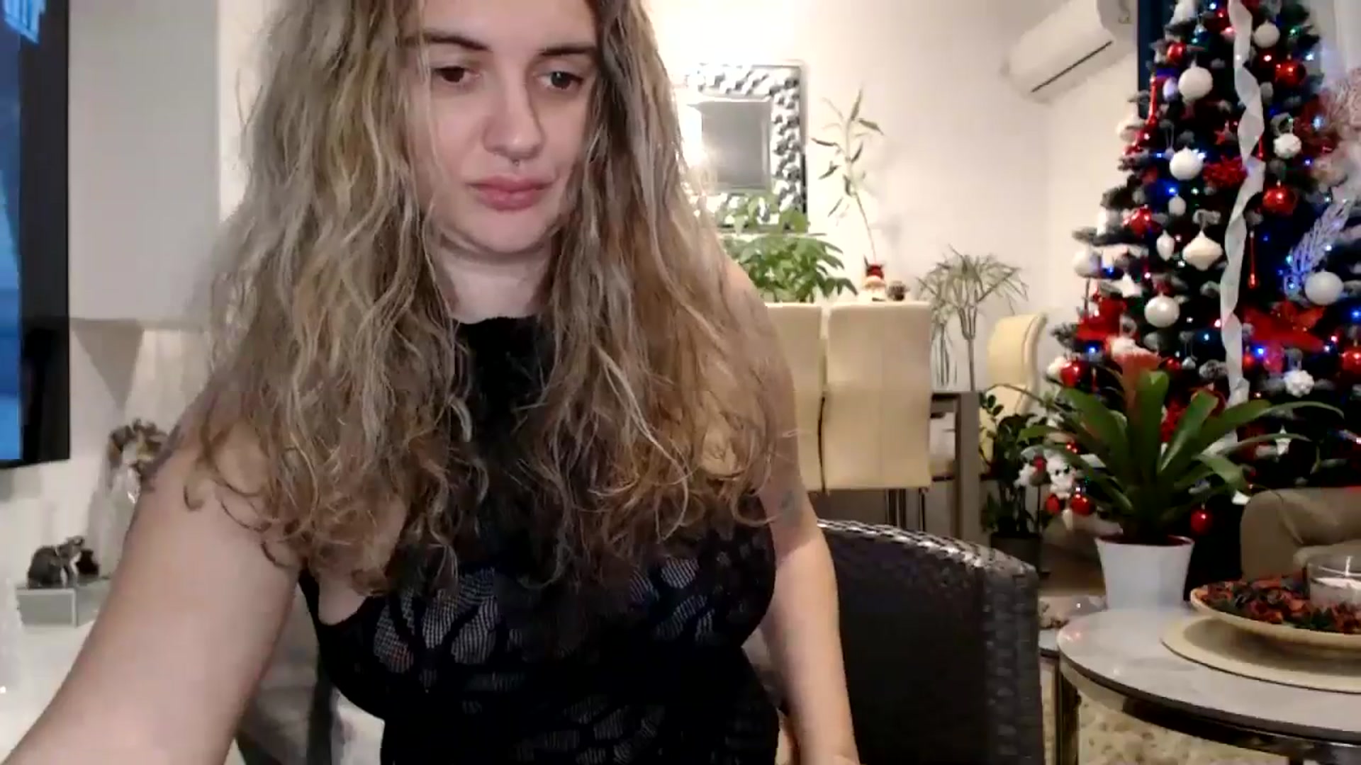 Gallery image thumbnail from MissDivinna's myfreecams stream on, 11/30/2024, 01:37 image 12 of 20