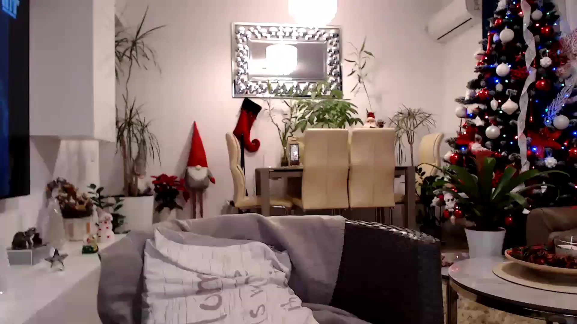 Gallery image thumbnail from MissDivinna's myfreecams stream on, 11/30/2024, 01:37 image 13 of 20