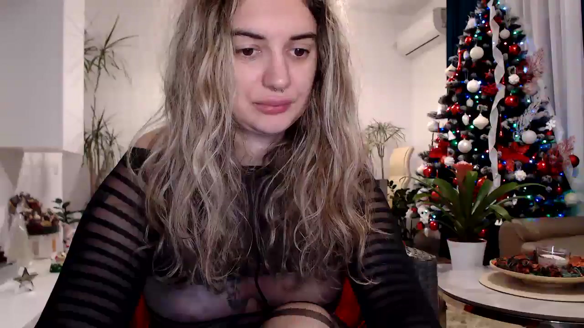 Gallery image thumbnail from MissDivinna's myfreecams stream on, 11/30/2024, 22:54 image 11 of 20