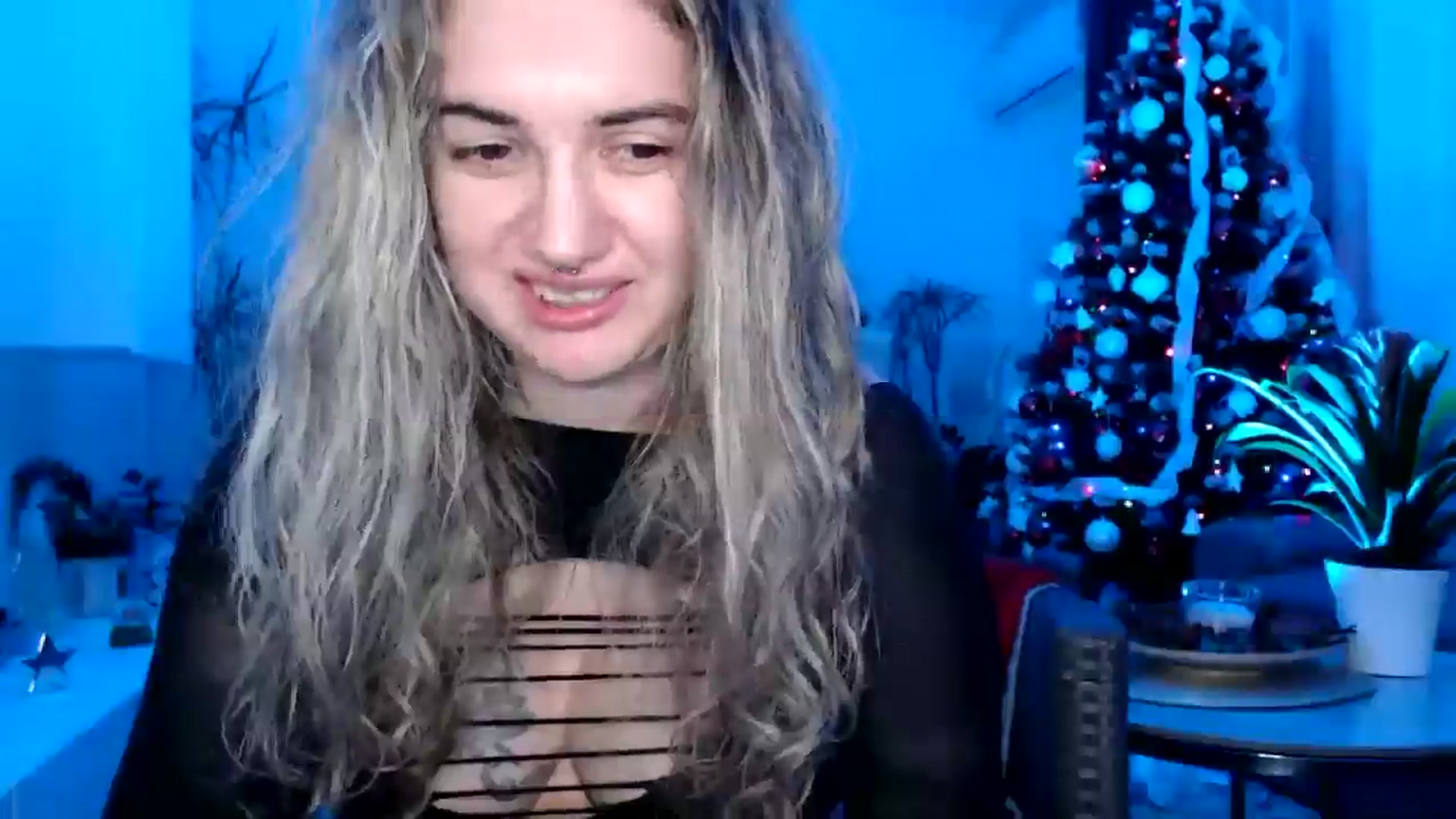 Gallery image thumbnail from MissDivinna's myfreecams stream on, 12/03/2024, 22:51 image 16 of 20