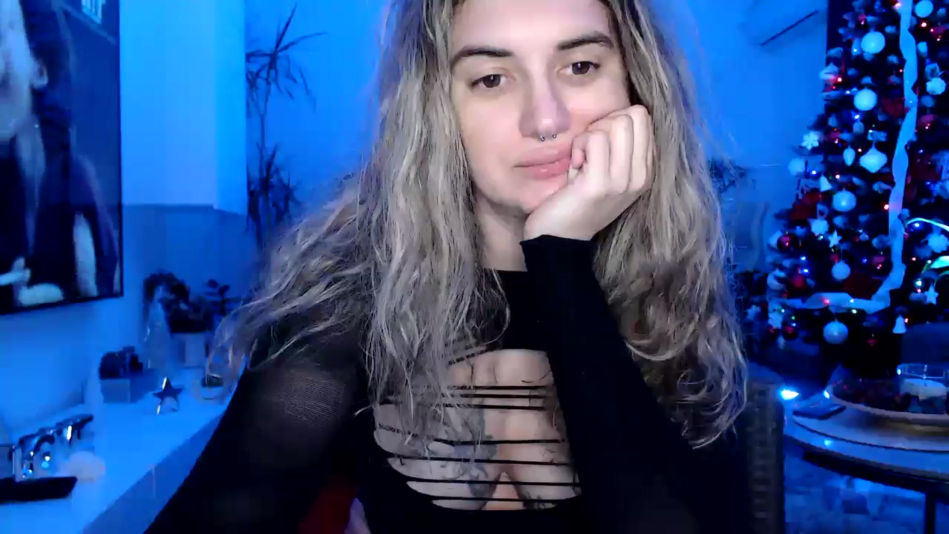 Gallery image thumbnail from MissDivinna's myfreecams stream on, 12/04/2024, 02:59 image 15 of 20