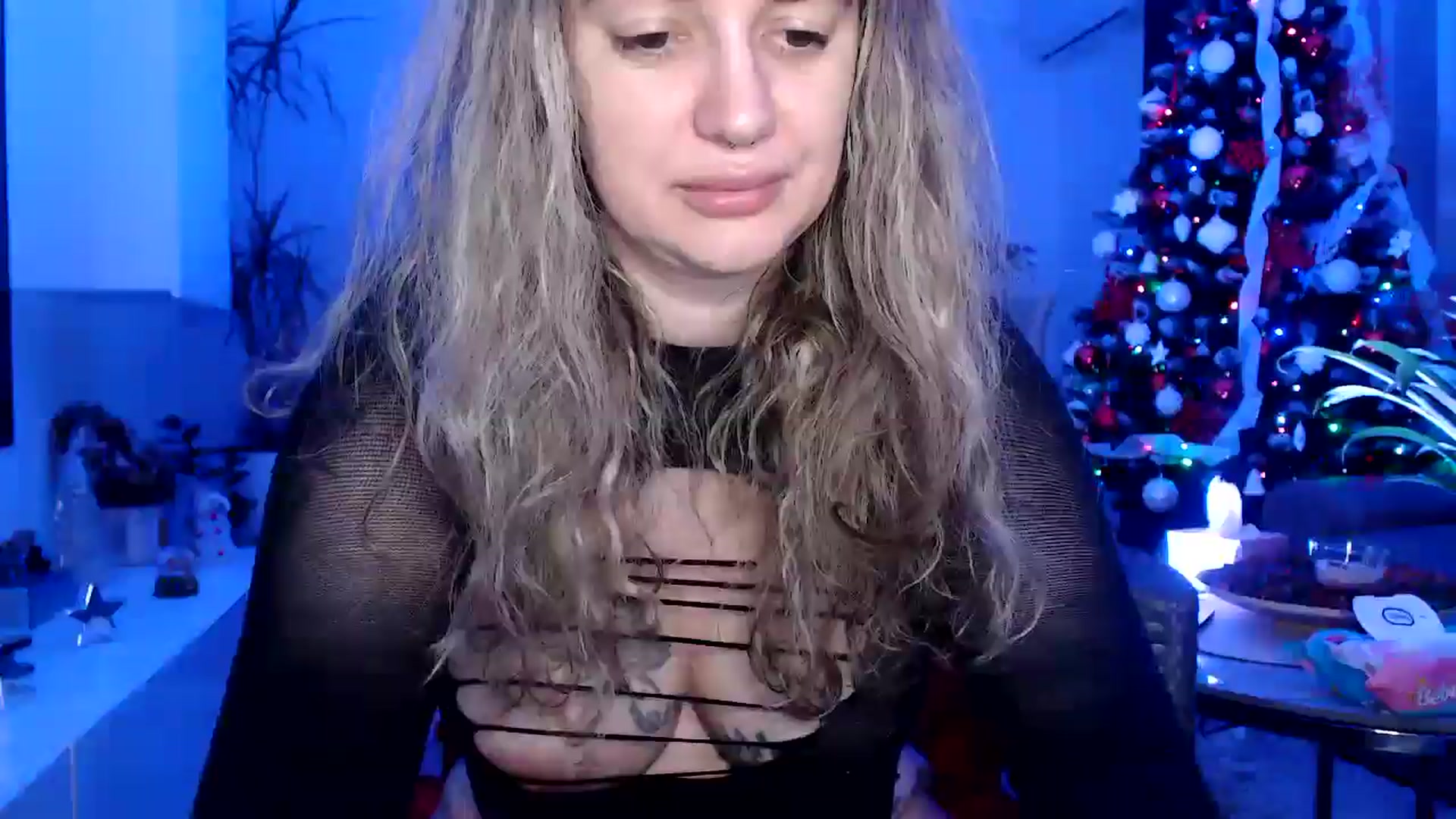 Gallery image thumbnail from MissDivinna's myfreecams stream on, 12/18/2024, 24:00 image 18 of 20