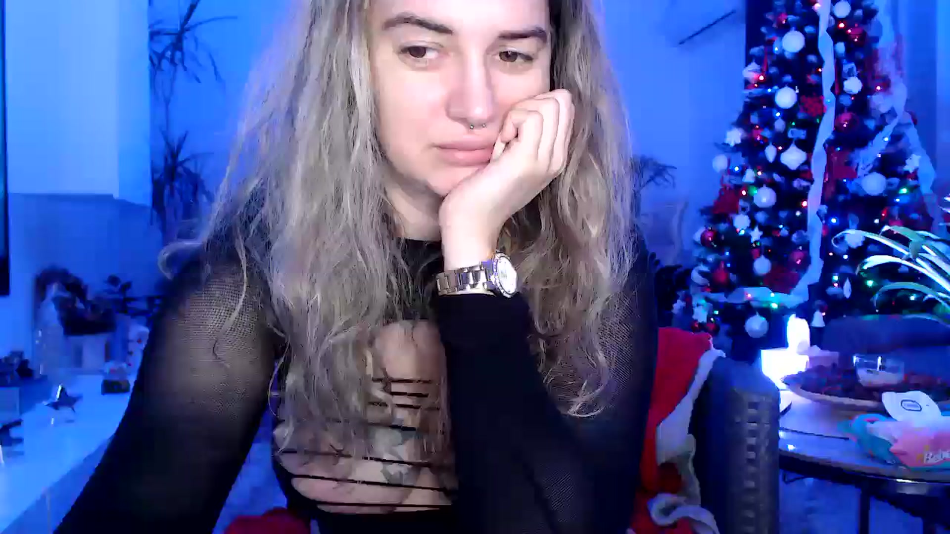Gallery image thumbnail from MissDivinna's myfreecams stream on, 12/18/2024, 24:00 image 15 of 20