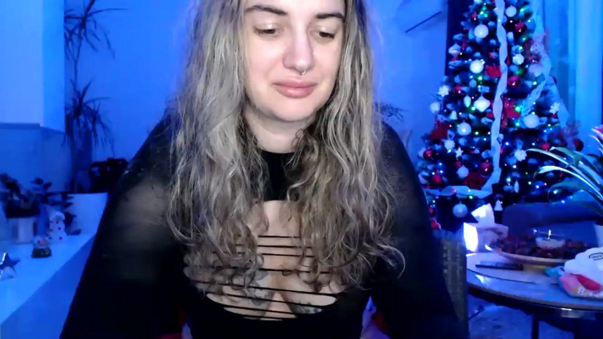 Gallery image thumbnail from MissDivinna's myfreecams stream on, 12/21/2024, 24:09 image 17 of 20