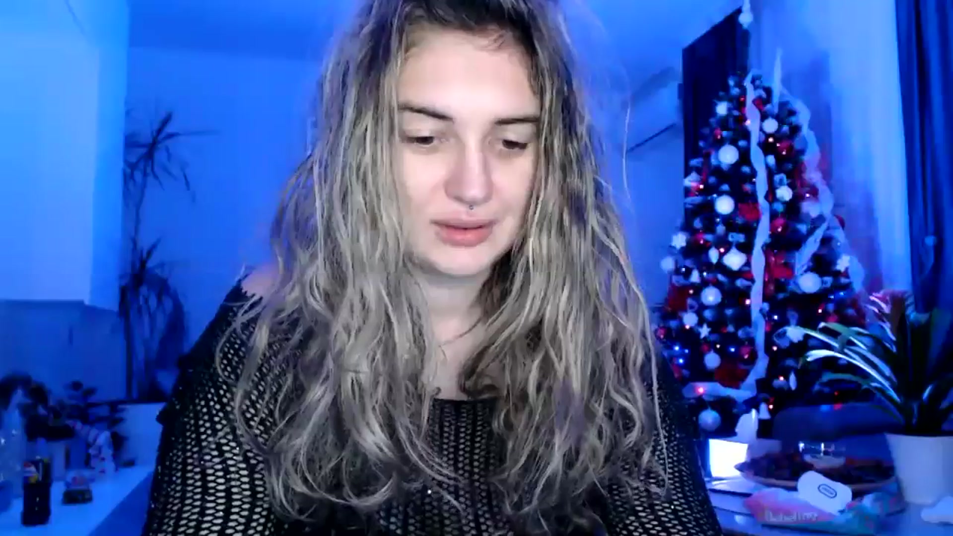 Gallery image thumbnail from MissDivinna's myfreecams stream on, 12/24/2024, 04:00 image 17 of 20