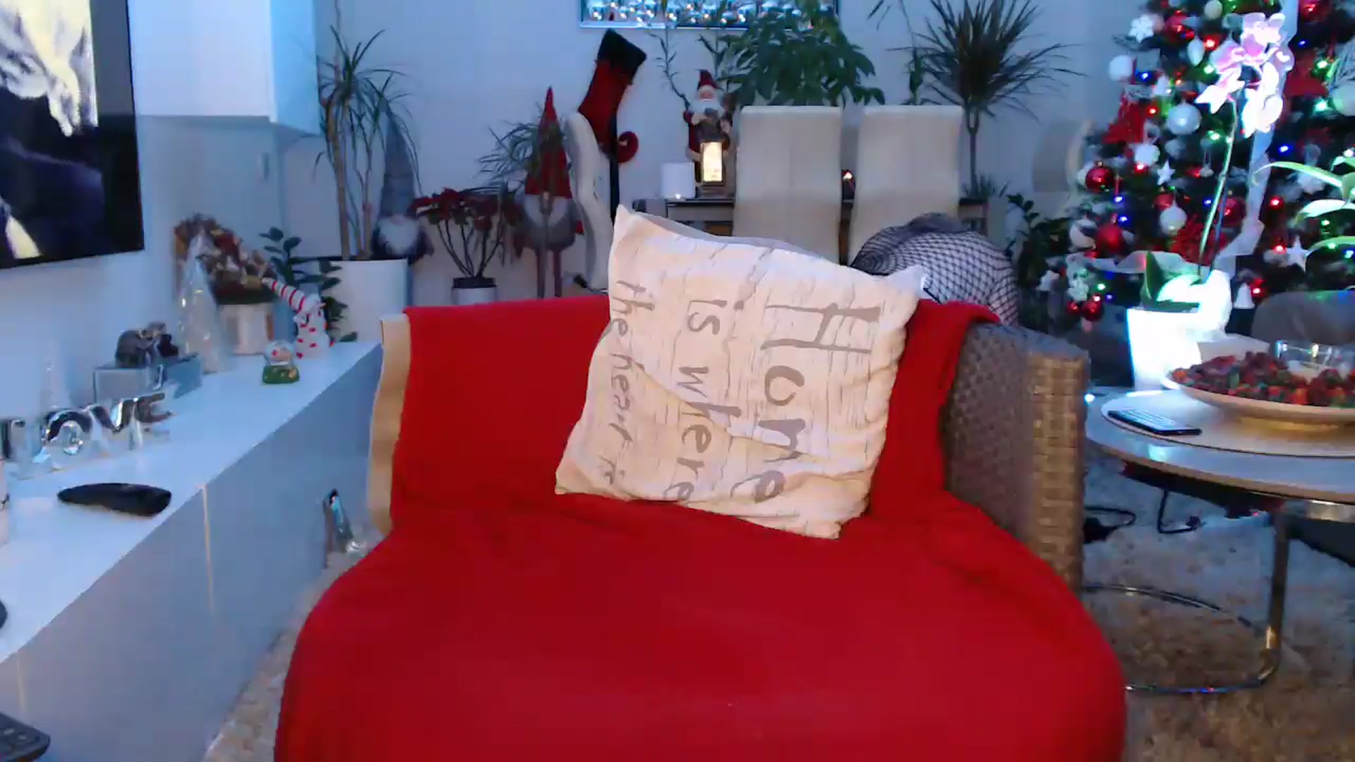 Gallery image thumbnail from MissDivinna's myfreecams stream on, 01/08/2025, 24:01 image 19 of 20