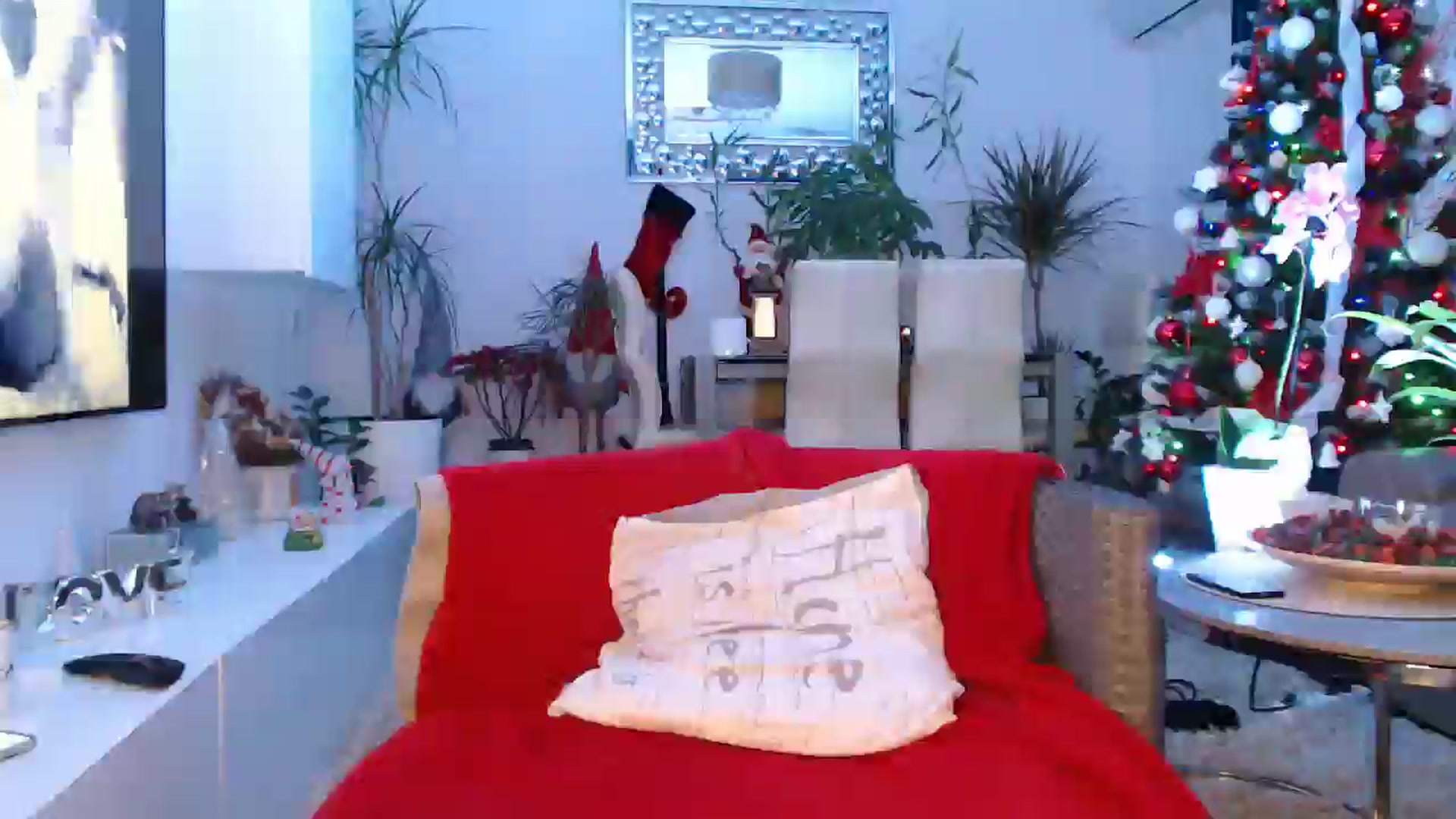 Gallery image thumbnail from MissDivinna's myfreecams stream on, 01/08/2025, 24:01 image 18 of 20