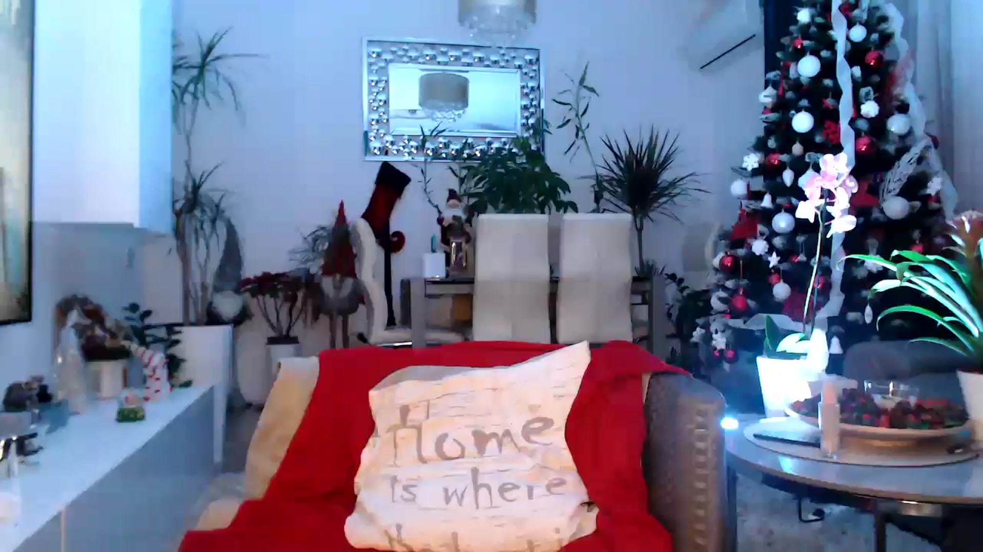 Gallery image thumbnail from MissDivinna's myfreecams stream on, 01/09/2025, 24:07 image 14 of 20