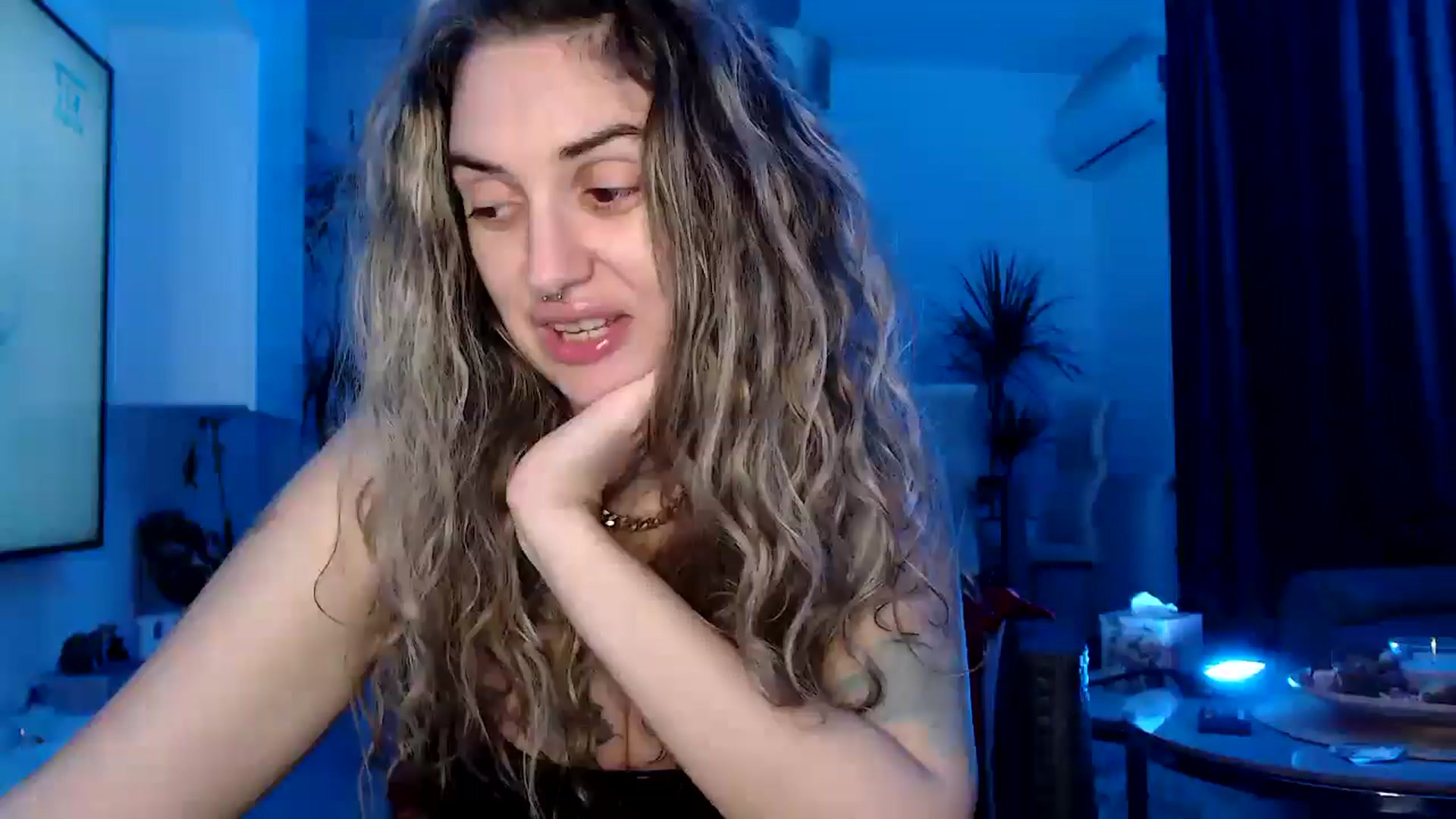 Gallery image thumbnail from MissDivinna's myfreecams stream on, 04/06/2025, 24:39 image 11 of 20