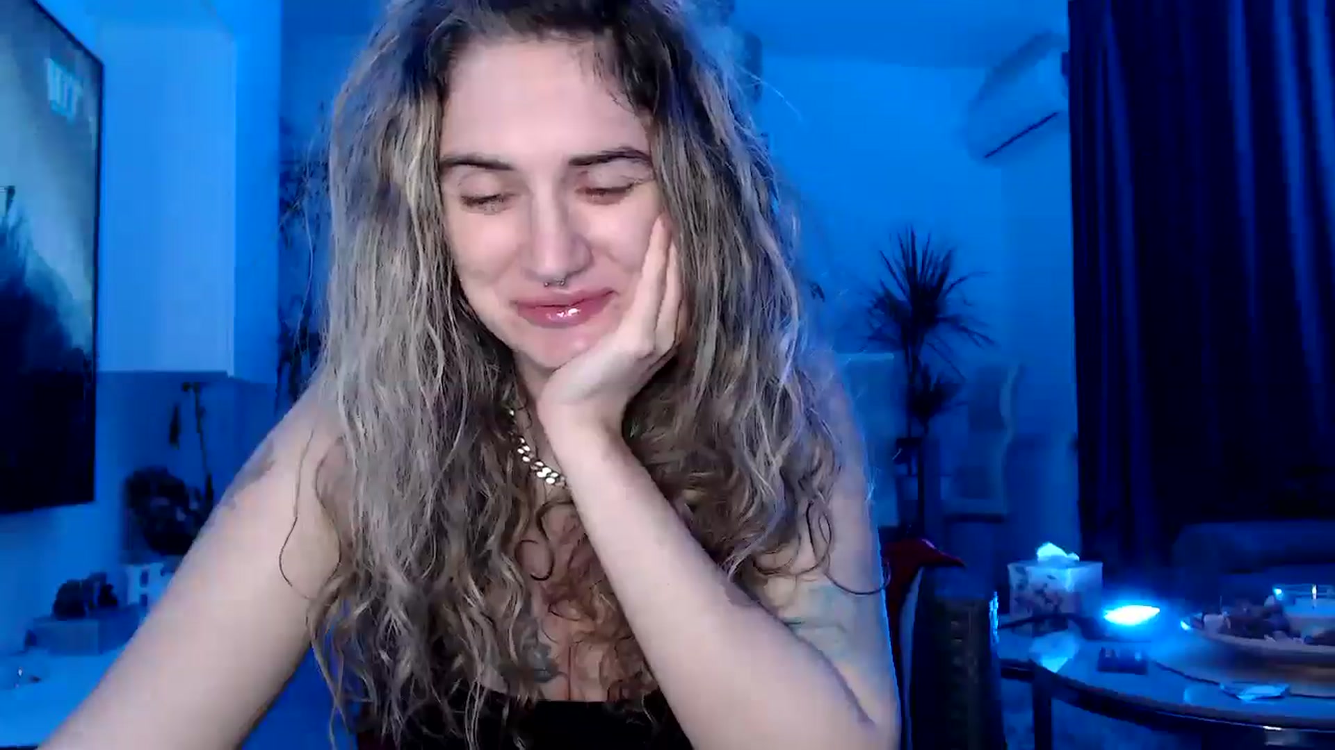 Gallery image thumbnail from MissDivinna's myfreecams stream on, 04/06/2025, 24:39 image 12 of 20
