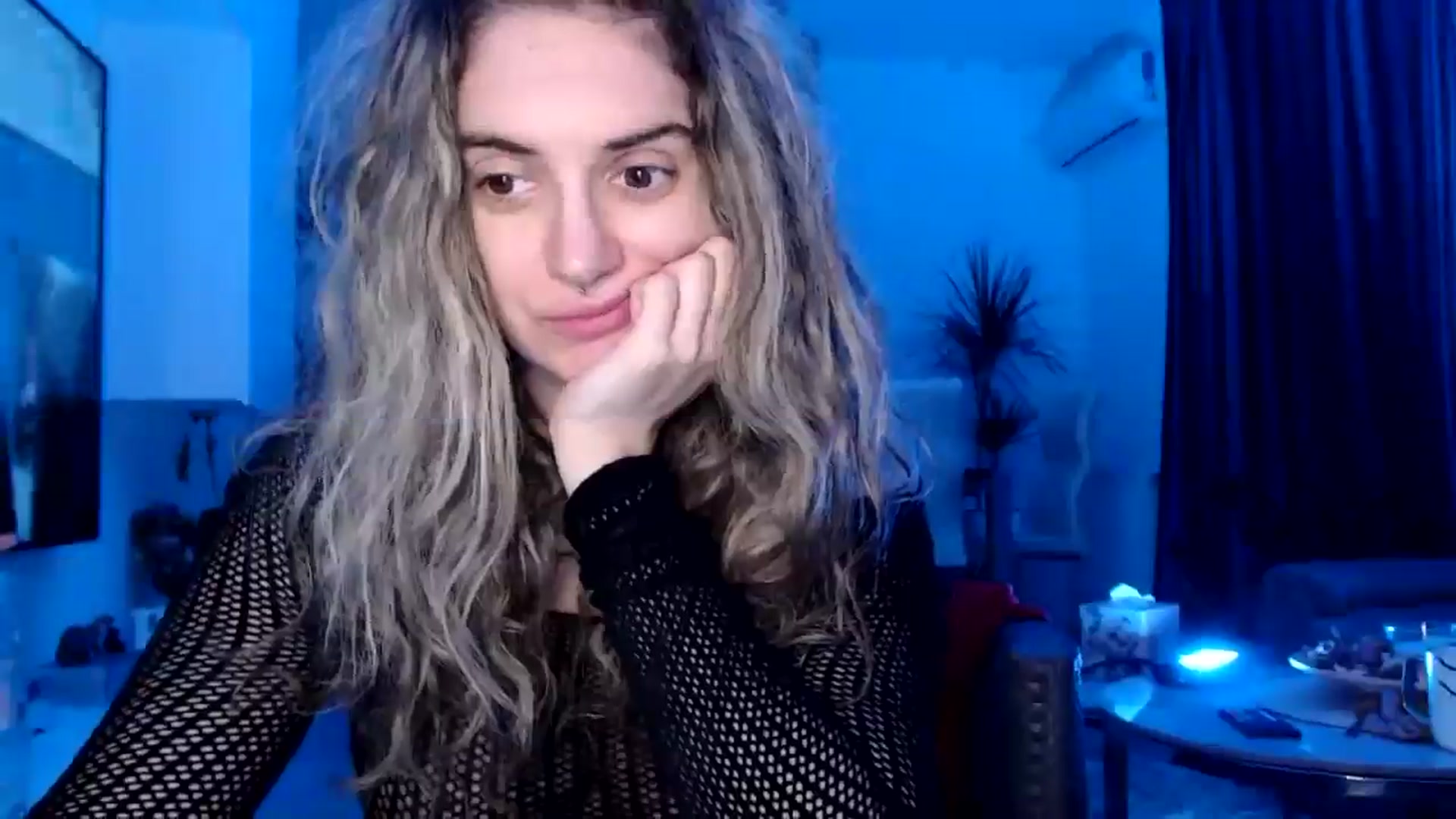 Gallery image thumbnail from MissDivinna's myfreecams stream on, 04/10/2025, 24:01 image 18 of 20