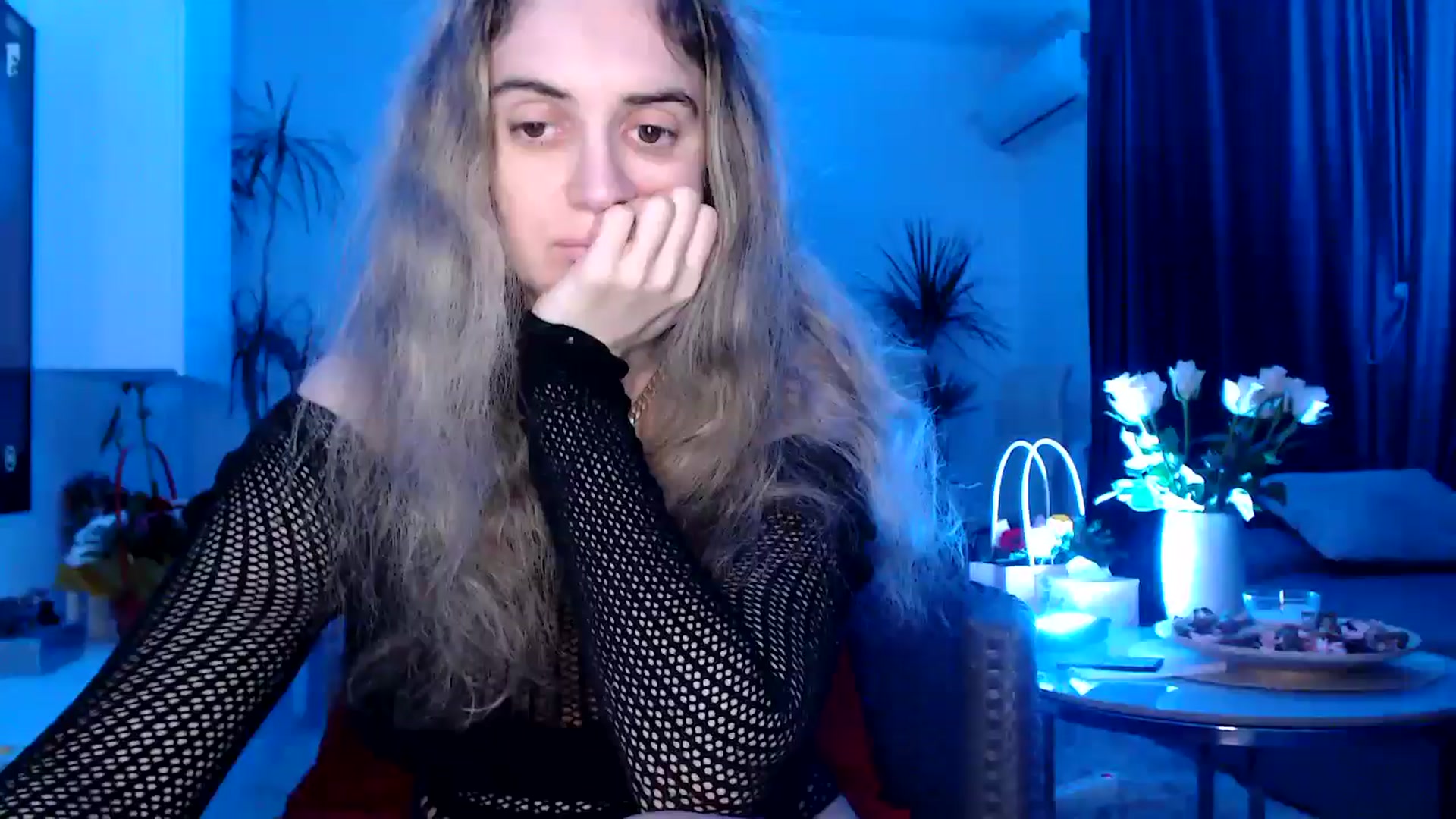 Gallery image thumbnail from MissDivinna's myfreecams stream on, 04/14/2025, 24:53 image 13 of 20