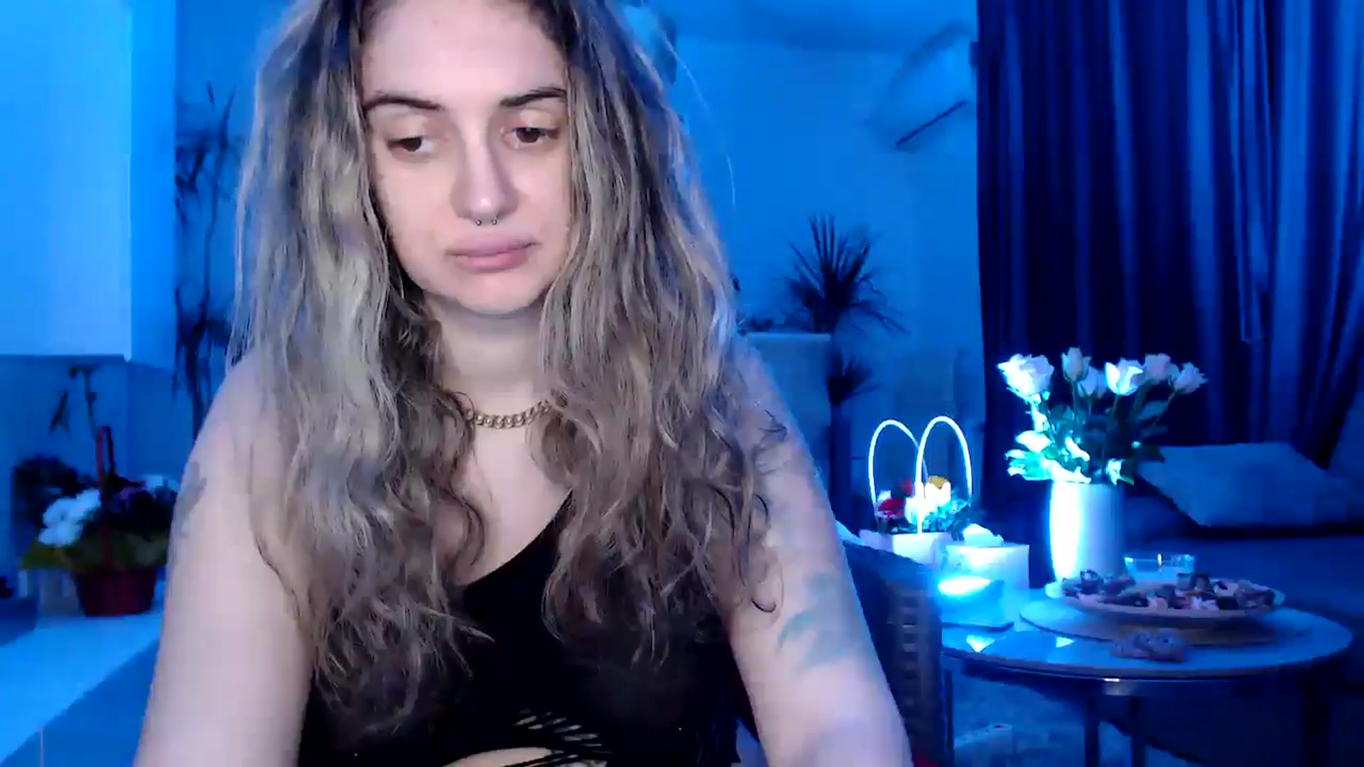 Gallery image thumbnail from MissDivinna's myfreecams stream on, 04/15/2025, 02:00 image 2 of 20