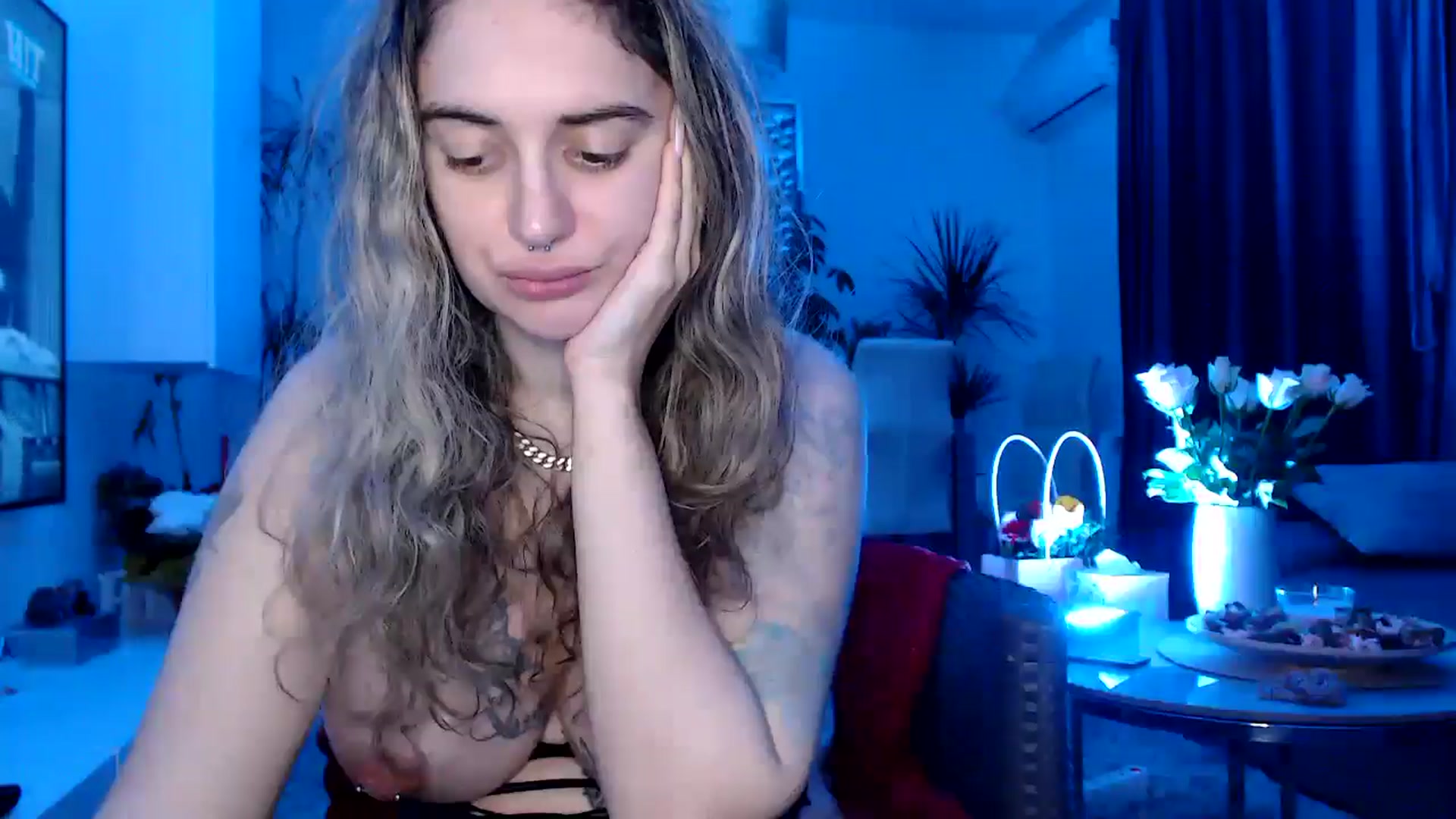 Gallery image thumbnail from MissDivinna's myfreecams stream on, 04/15/2025, 02:00 image 8 of 20