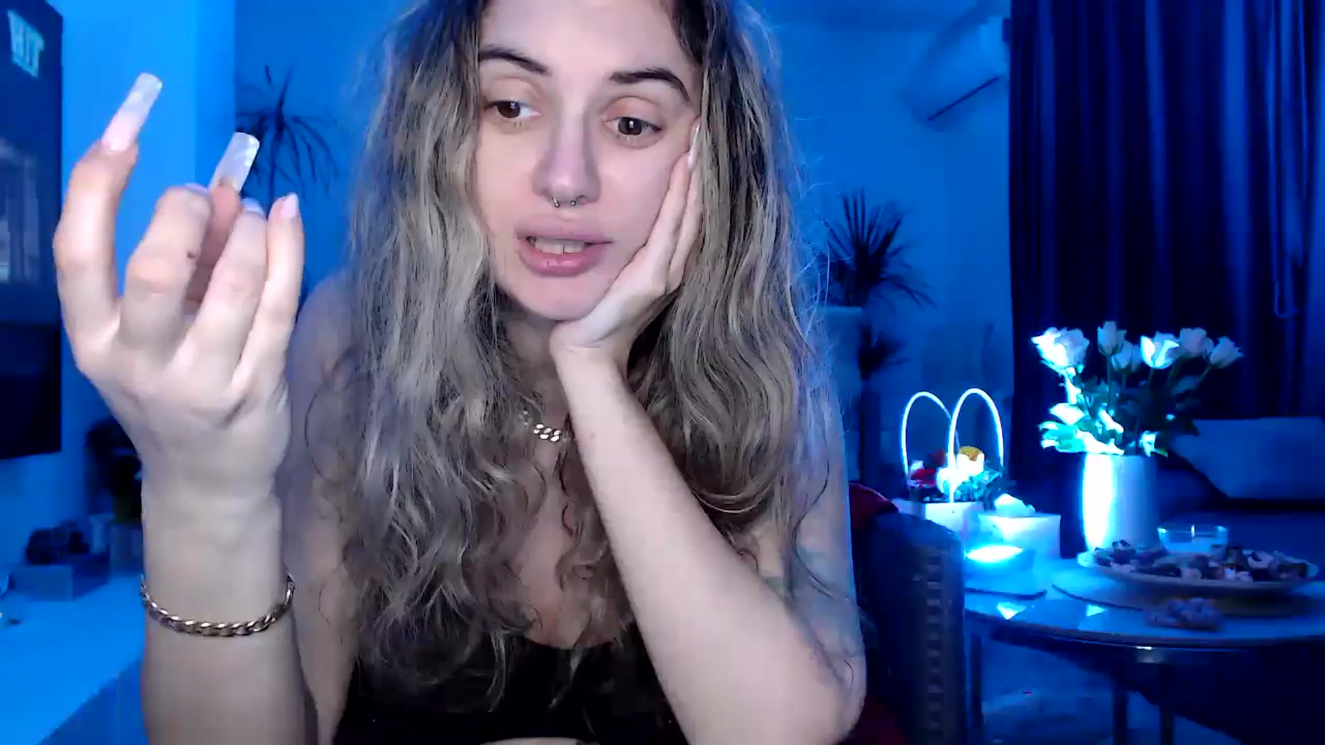 Gallery image thumbnail from MissDivinna's myfreecams stream on, 04/15/2025, 02:00 image 17 of 20