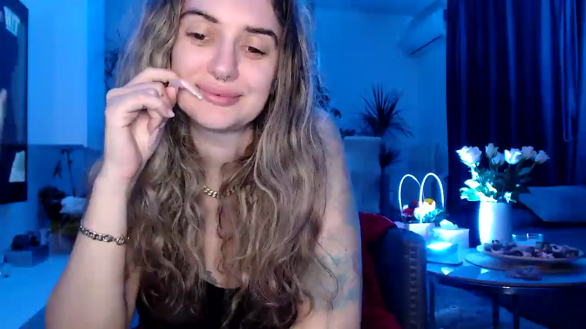 Gallery image thumbnail from MissDivinna's myfreecams stream on, 04/15/2025, 02:00 image 18 of 20
