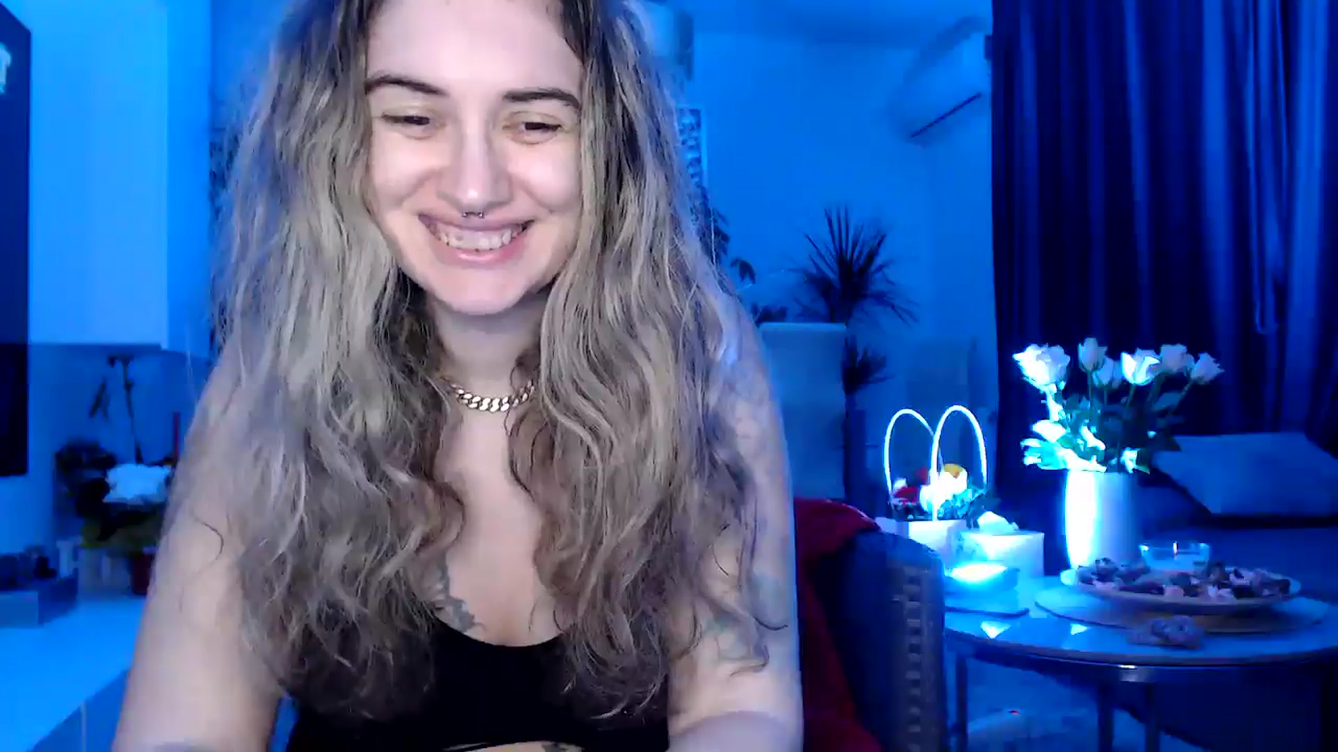 Gallery image thumbnail from MissDivinna's myfreecams stream on, 04/15/2025, 02:00 image 15 of 20