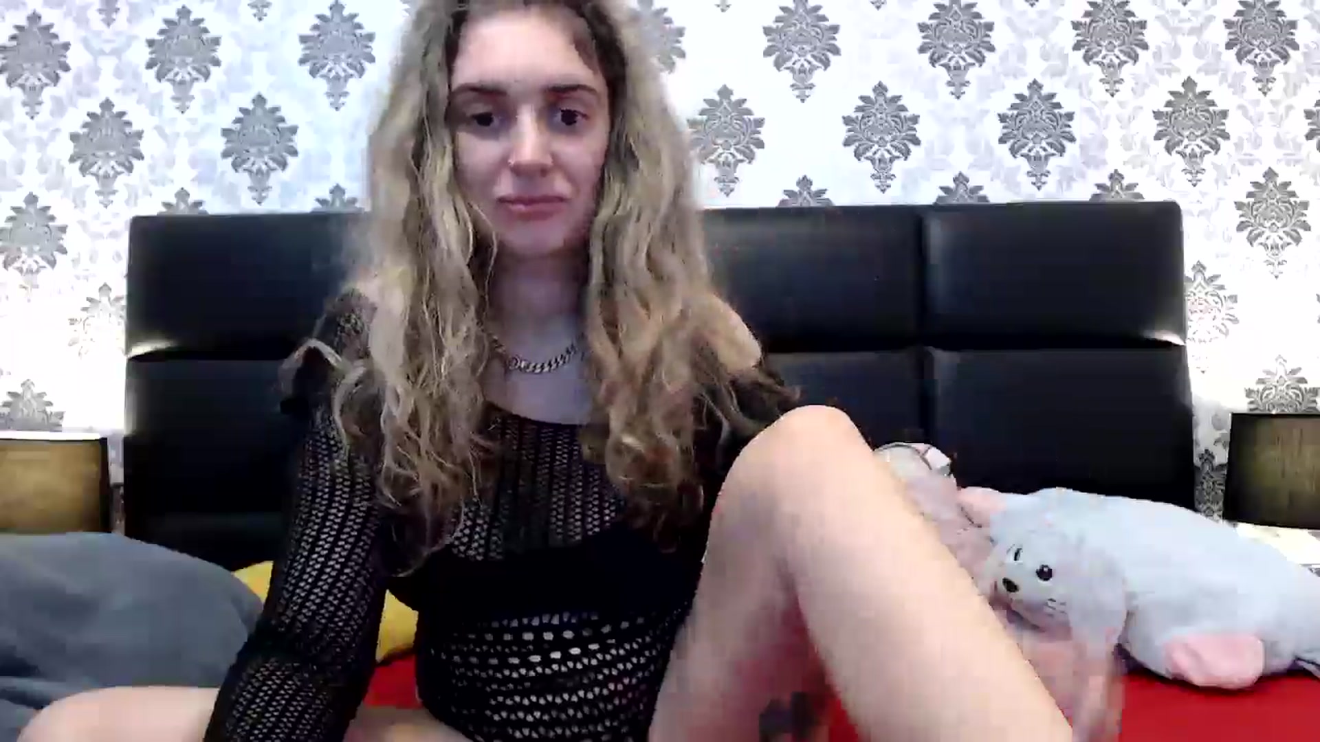 Gallery image thumbnail from MissDivinna's myfreecams stream on, 04/20/2025, 24:23 image 16 of 20