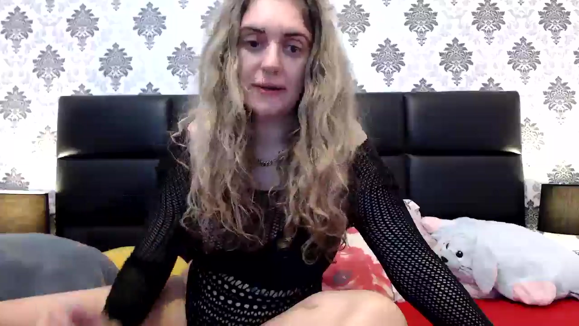 Gallery image thumbnail from MissDivinna's myfreecams stream on, 04/20/2025, 24:23 image 19 of 20