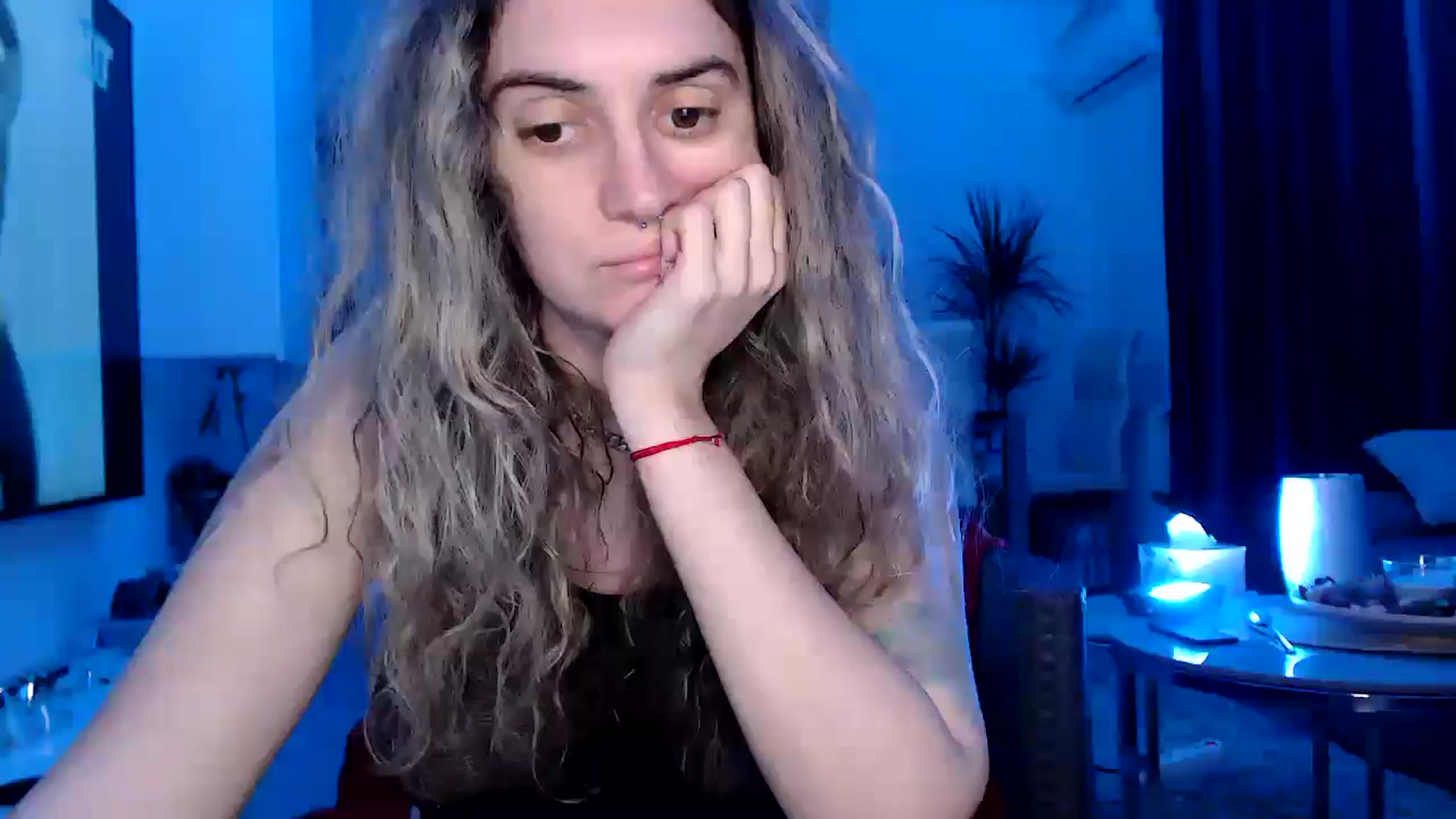 Gallery image thumbnail from MissDivinna's myfreecams stream on, 04/25/2025, 23:27 image 16 of 20