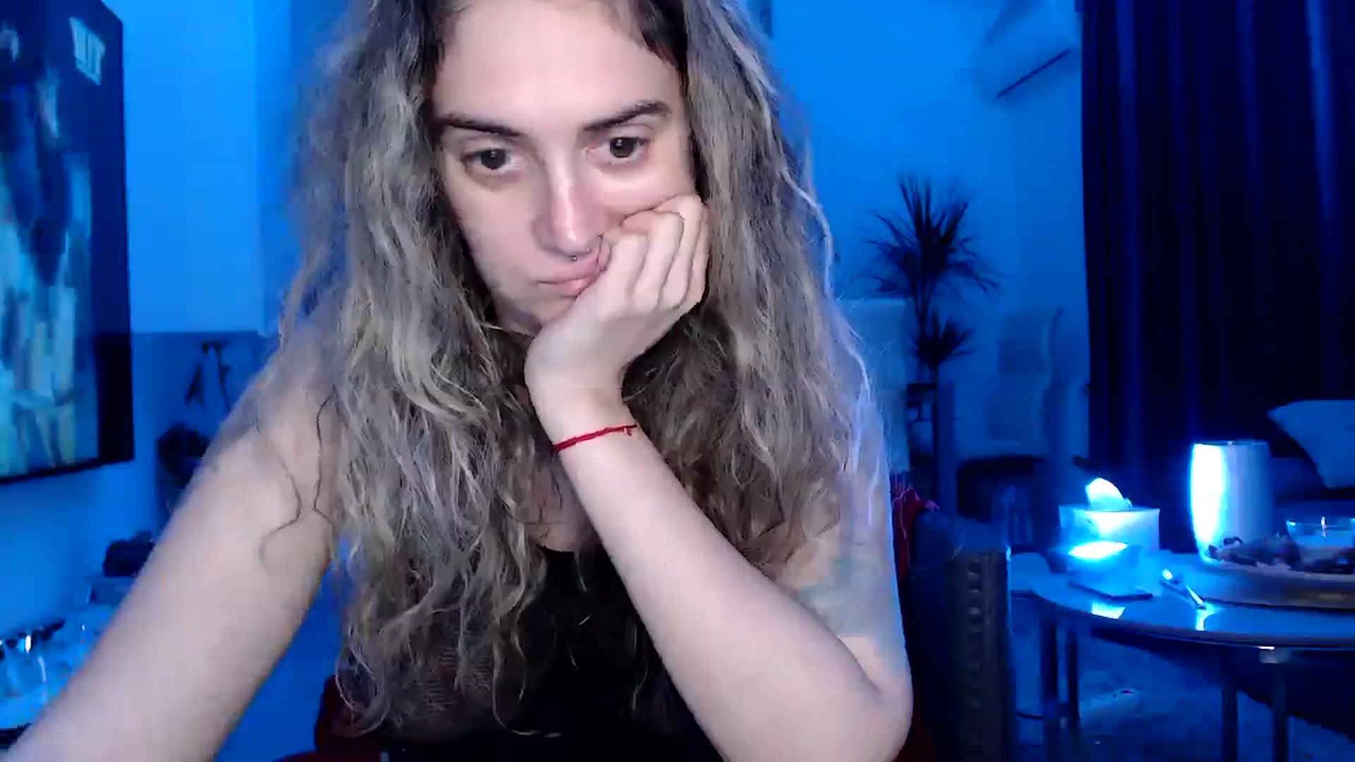 Gallery image thumbnail from MissDivinna's myfreecams stream on, 04/25/2025, 23:27 image 17 of 20
