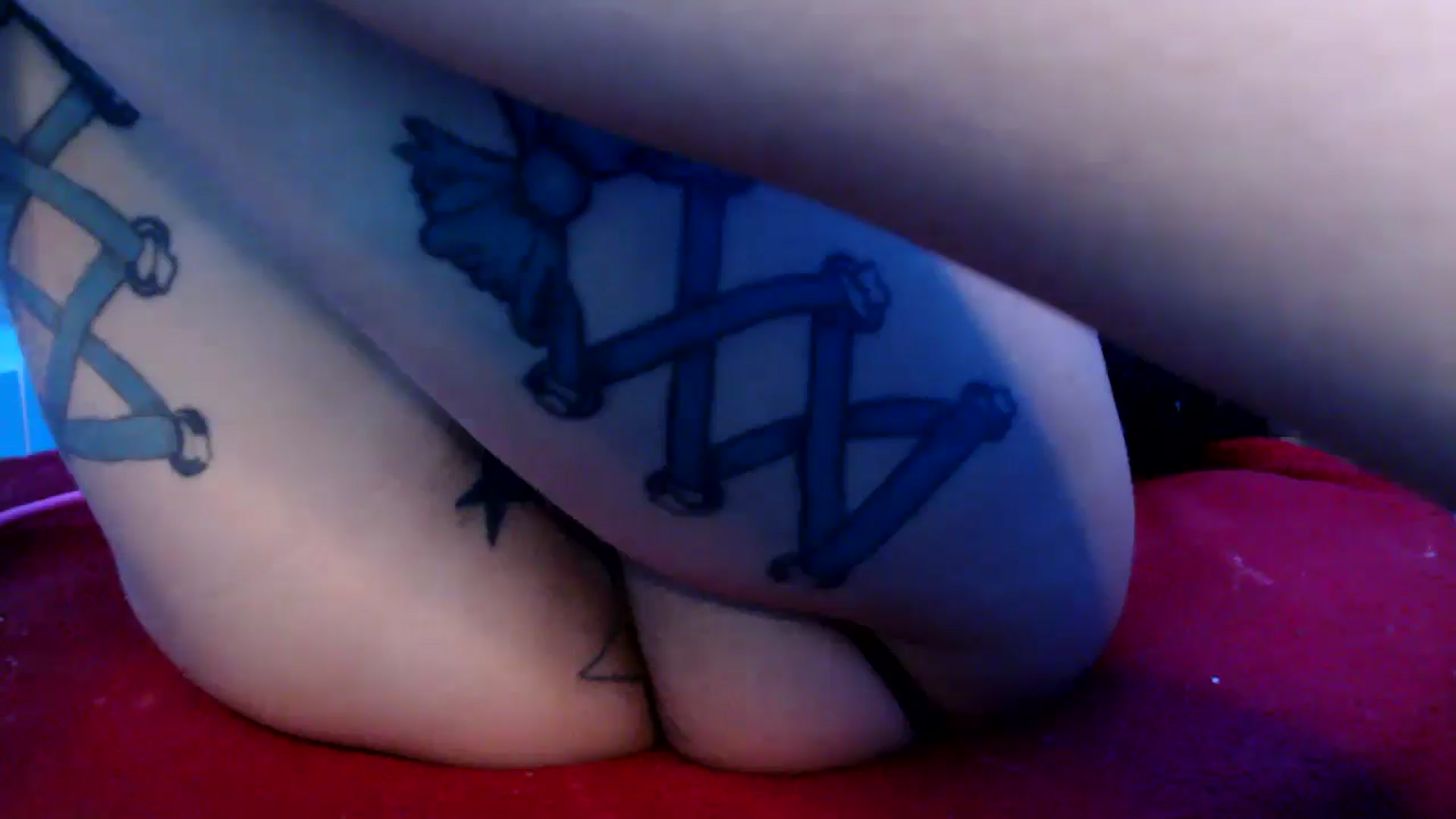 Gallery image thumbnail from MissDivinna's myfreecams stream on, 04/27/2025, 20:53 image 15 of 20