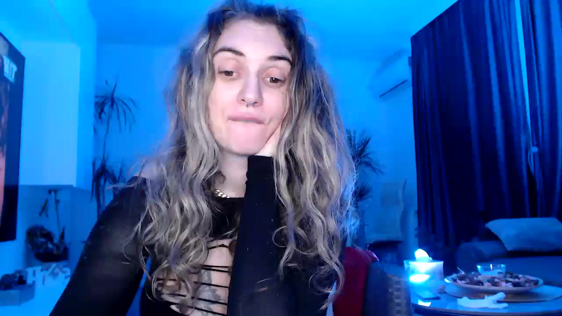 Gallery image thumbnail from MissDivinna's myfreecams stream on, 04/30/2025, 01:51 image 18 of 20