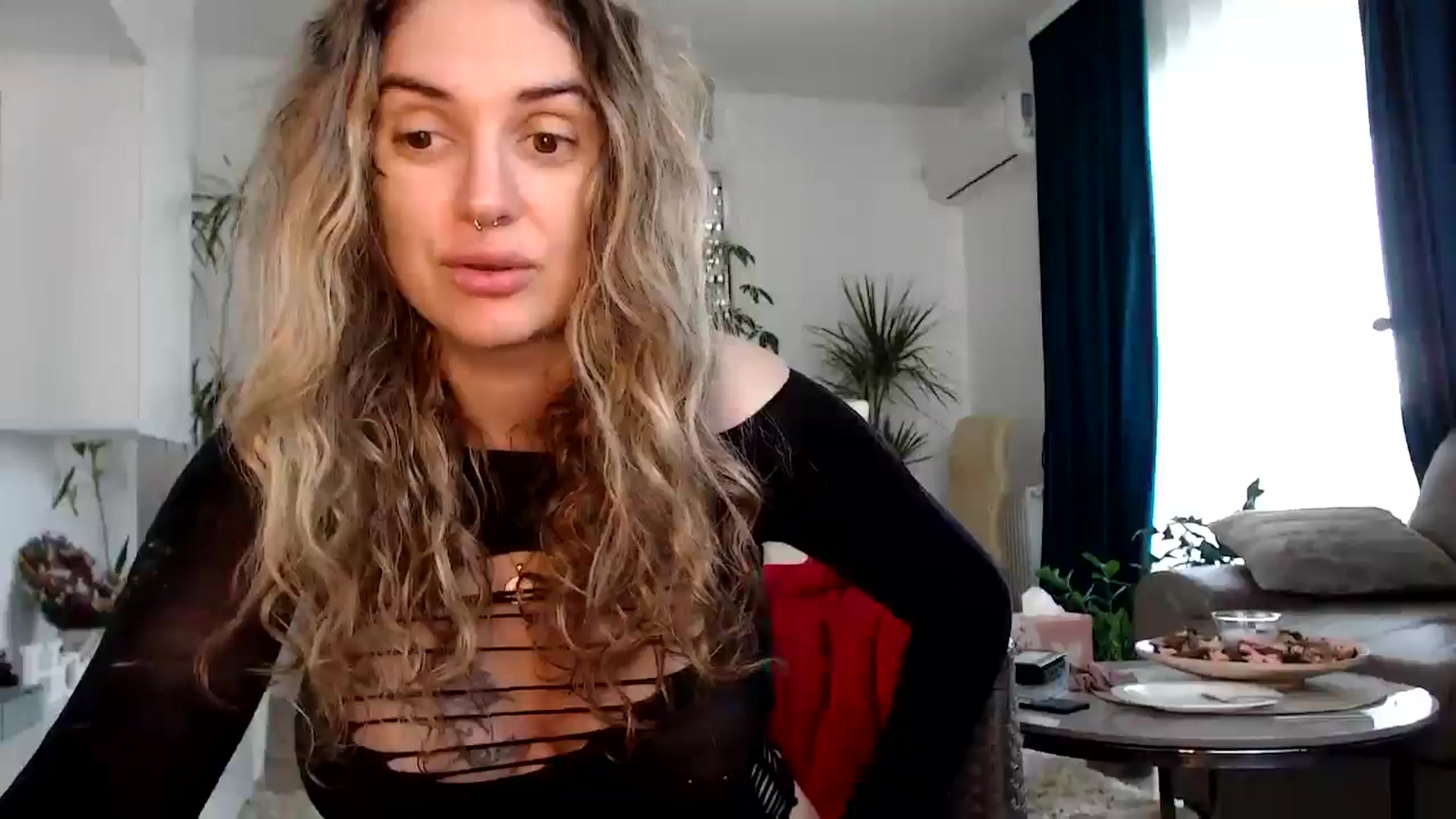 Gallery image thumbnail from MissDivinna's myfreecams stream on, 05/13/2025, 06:51 image 7 of 20
