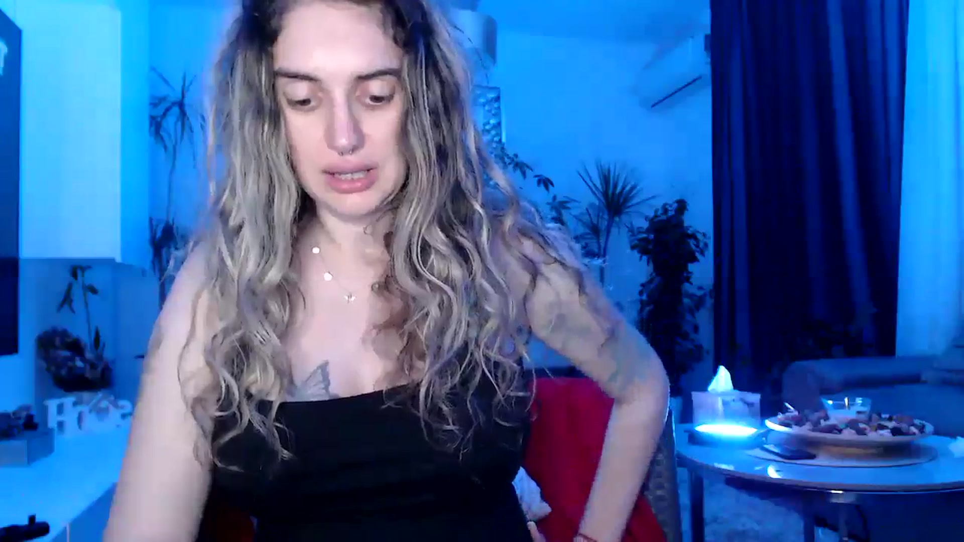 Gallery image thumbnail from MissDivinna's myfreecams stream on, 07/12/2025, 23:47 image 15 of 20