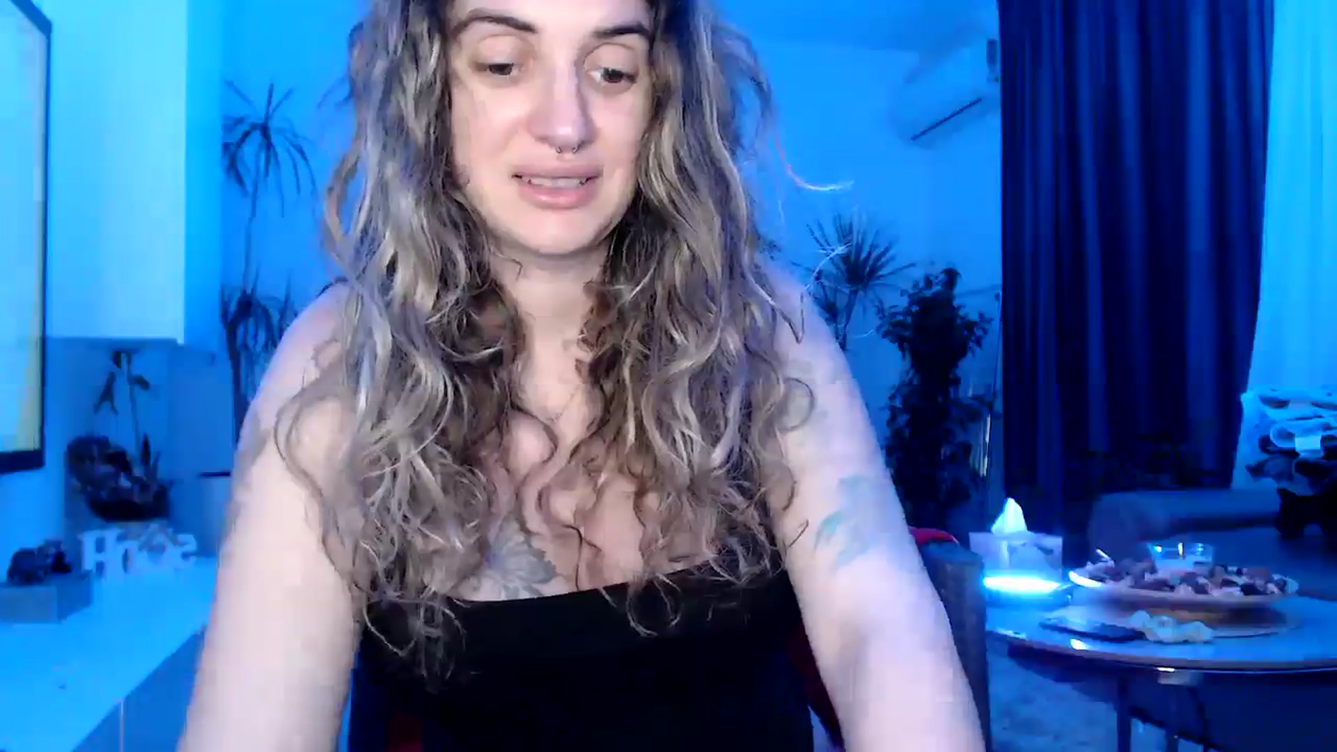 Gallery image thumbnail from MissDivinna's myfreecams stream on, 07/17/2025, 22:43 image 2 of 20