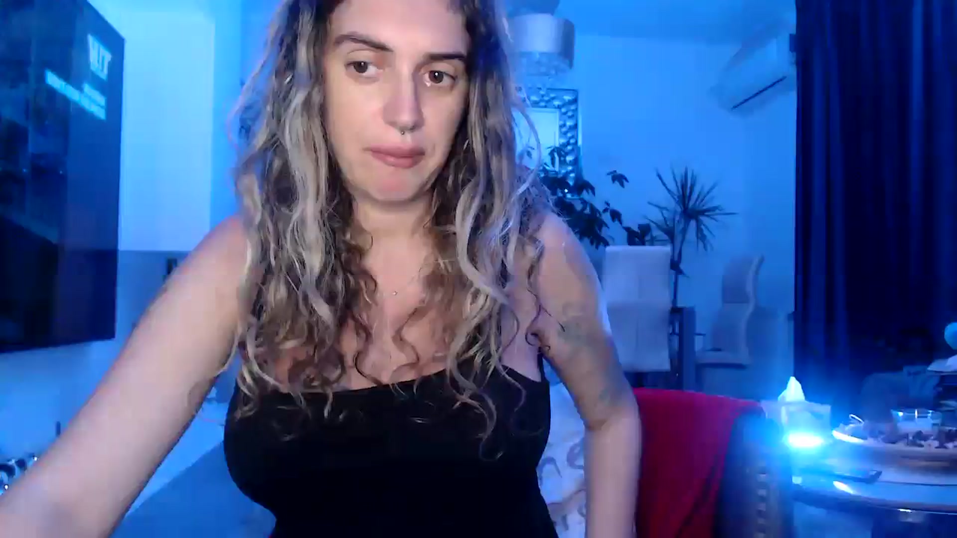 Gallery image thumbnail from MissDivinna's myfreecams stream on, 08/01/2025, 20:02 image 1 of 20
