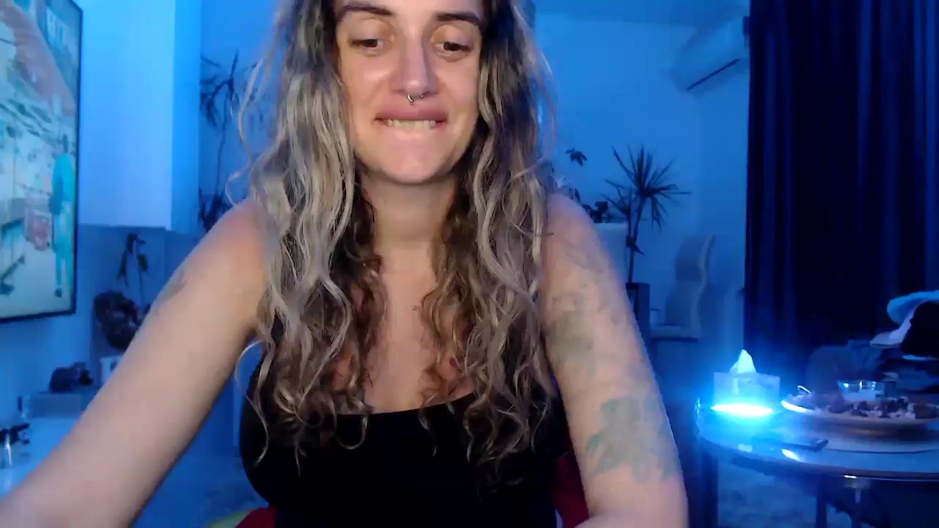 Gallery image thumbnail from MissDivinna's myfreecams stream on, 08/01/2025, 21:24 image 18 of 20