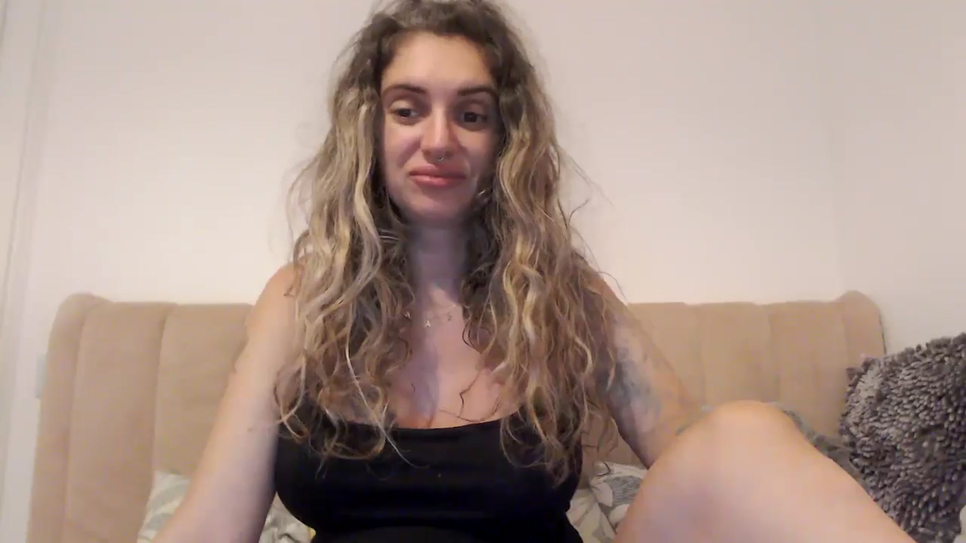 Gallery image thumbnail from MissDivinna's myfreecams stream on, 08/14/2025, 01:50 image 2 of 20