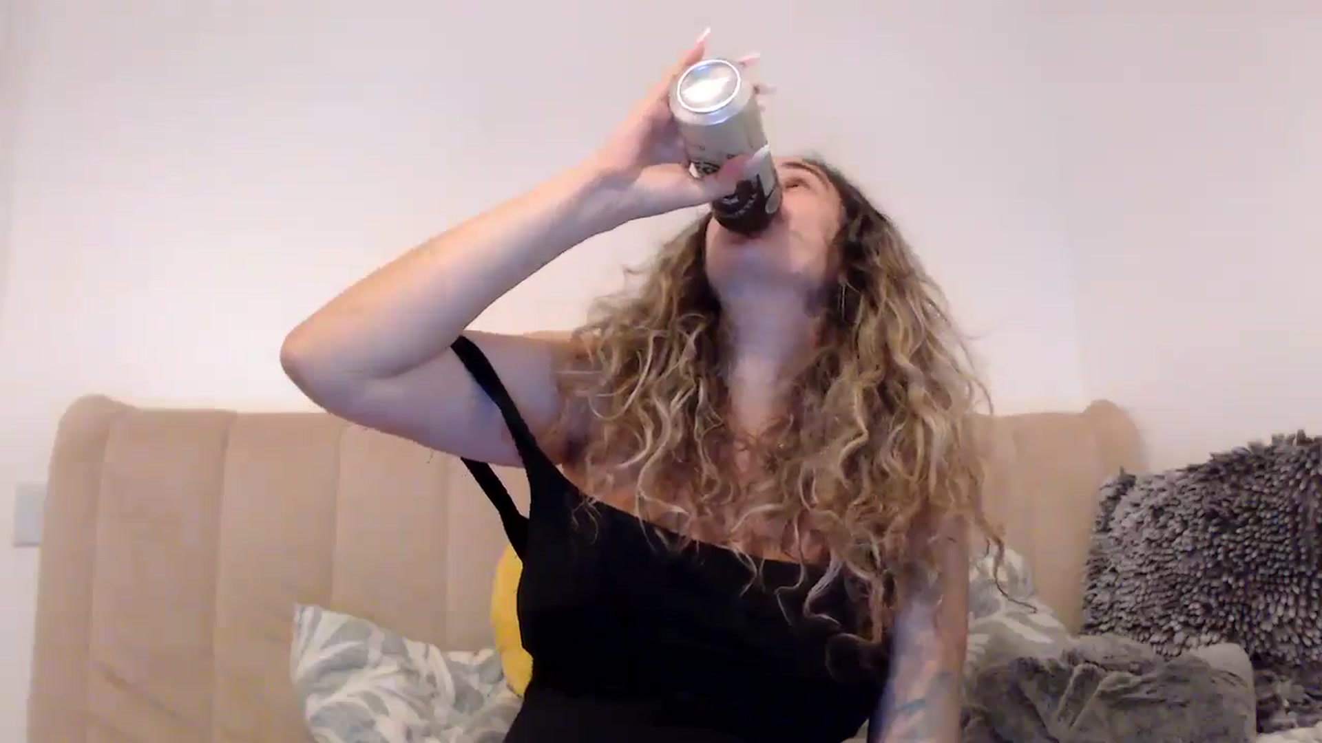 Gallery image thumbnail from MissDivinna's myfreecams stream on, 08/15/2025, 02:59 image 18 of 20