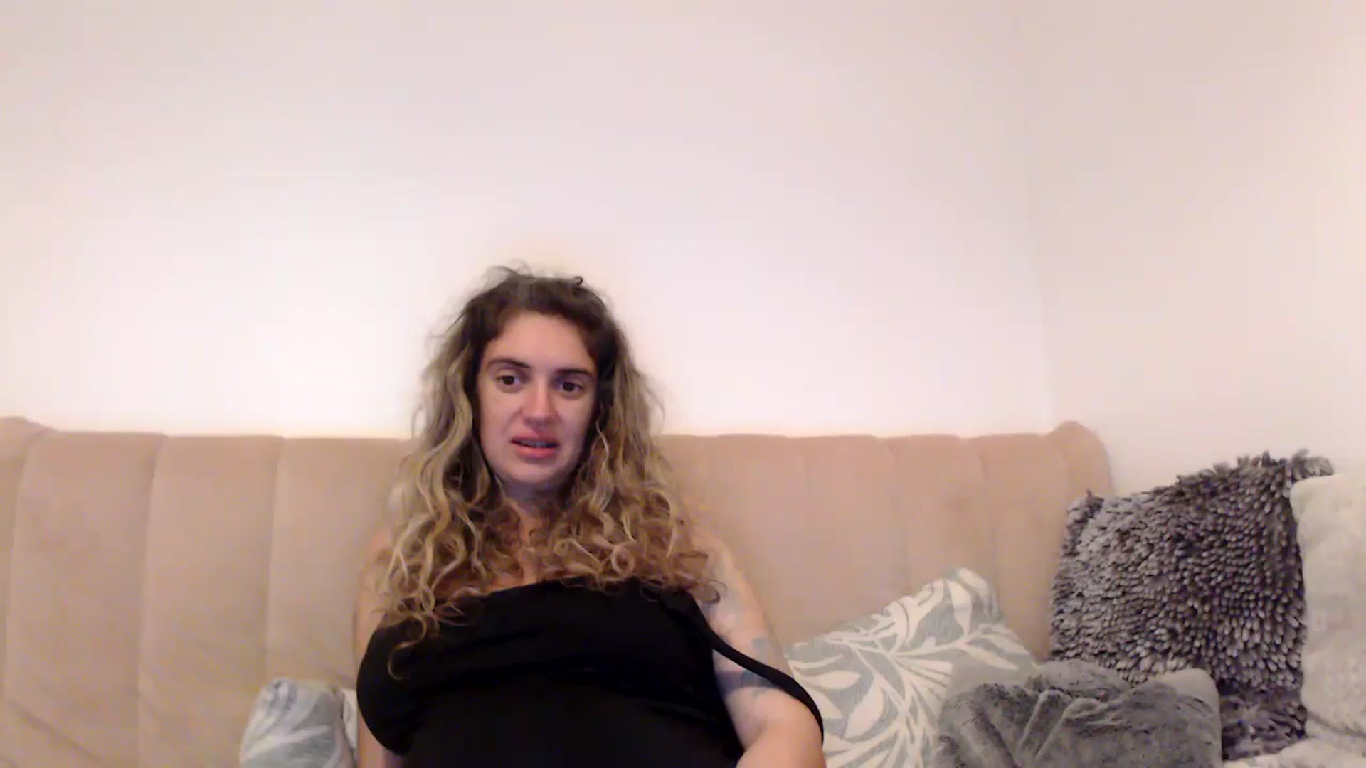 Gallery image thumbnail from MissDivinna's myfreecams stream on, 08/15/2025, 02:59 image 16 of 20