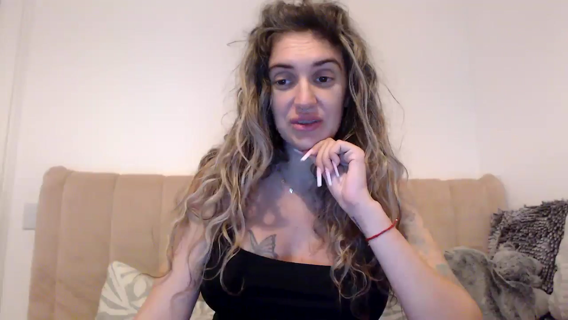 Gallery image thumbnail from MissDivinna's myfreecams stream on, 08/17/2025, 24:02 image 19 of 20