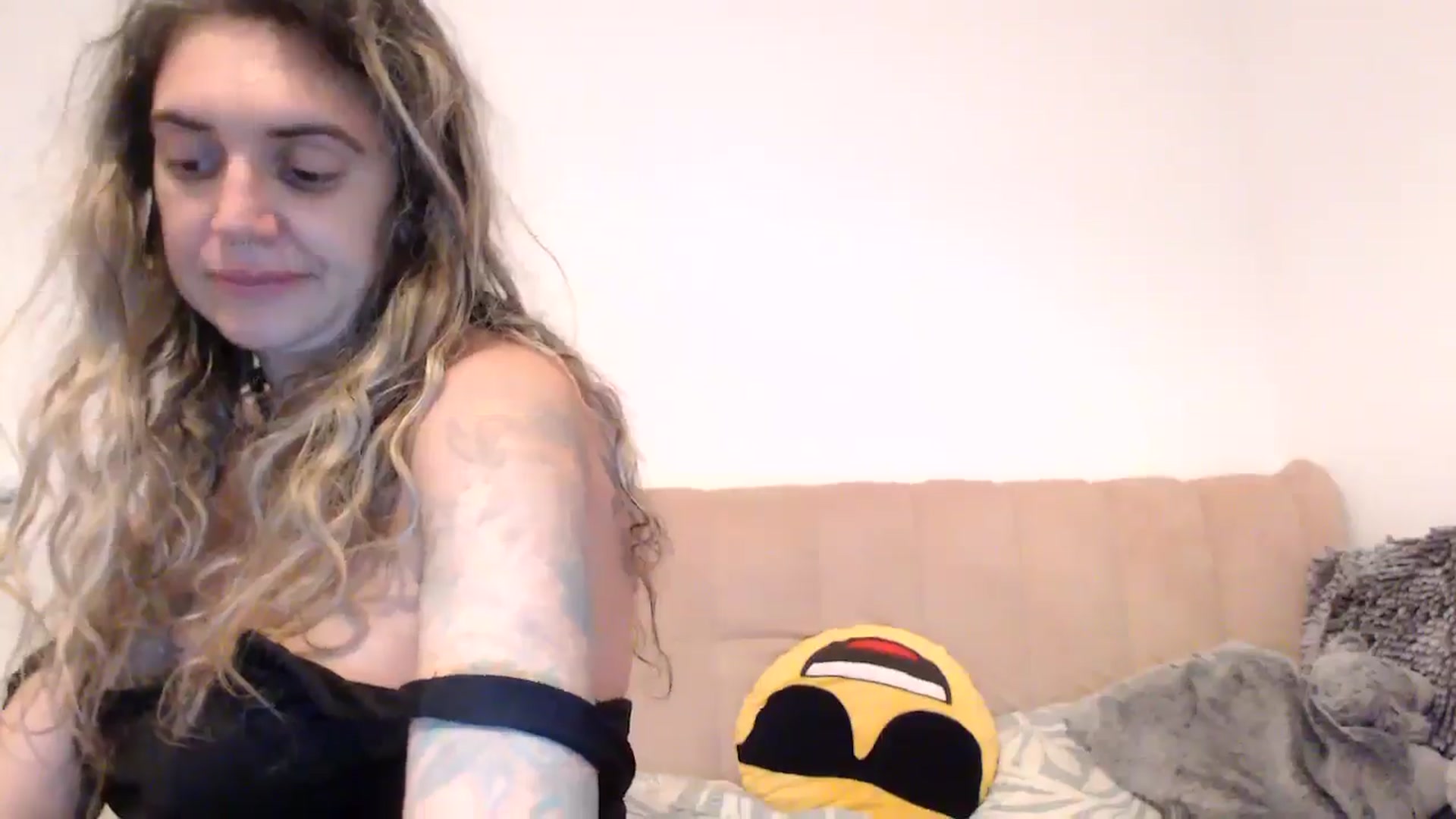 Gallery image thumbnail from MissDivinna's myfreecams stream on, 08/17/2025, 01:03 image 18 of 20