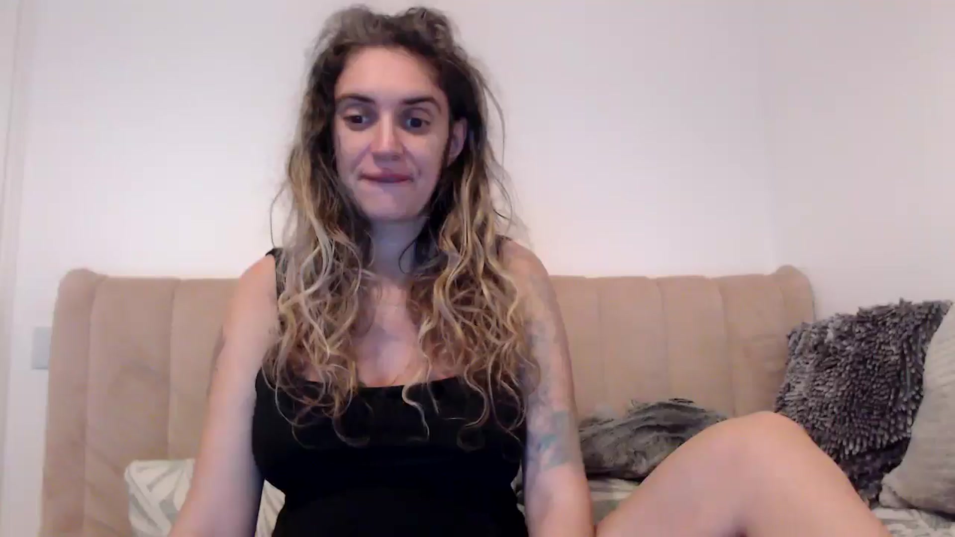Gallery image thumbnail from MissDivinna's myfreecams stream on, 08/17/2025, 21:51 image 2 of 20