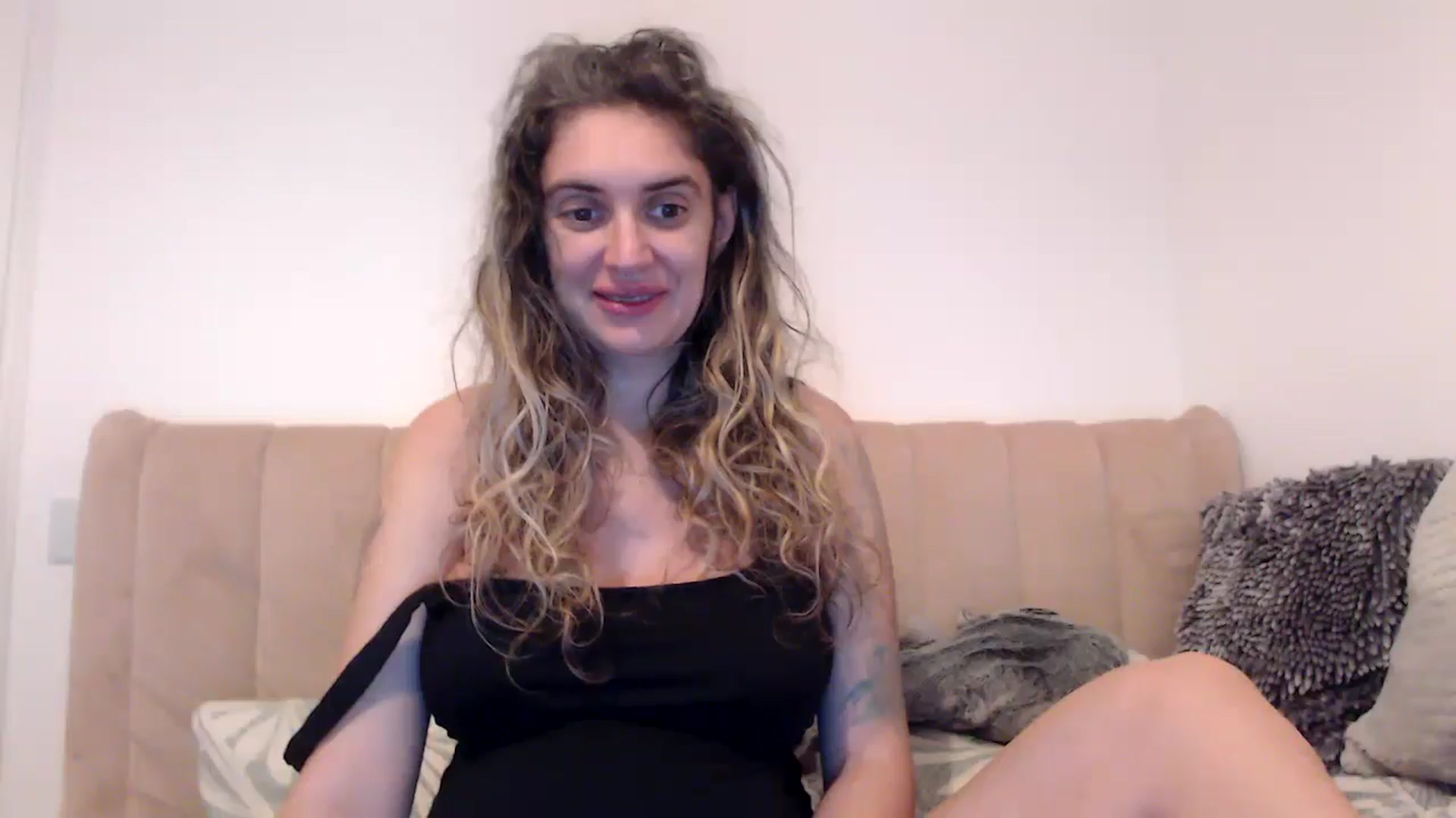 Gallery image thumbnail from MissDivinna's myfreecams stream on, 08/17/2025, 21:51 image 4 of 20