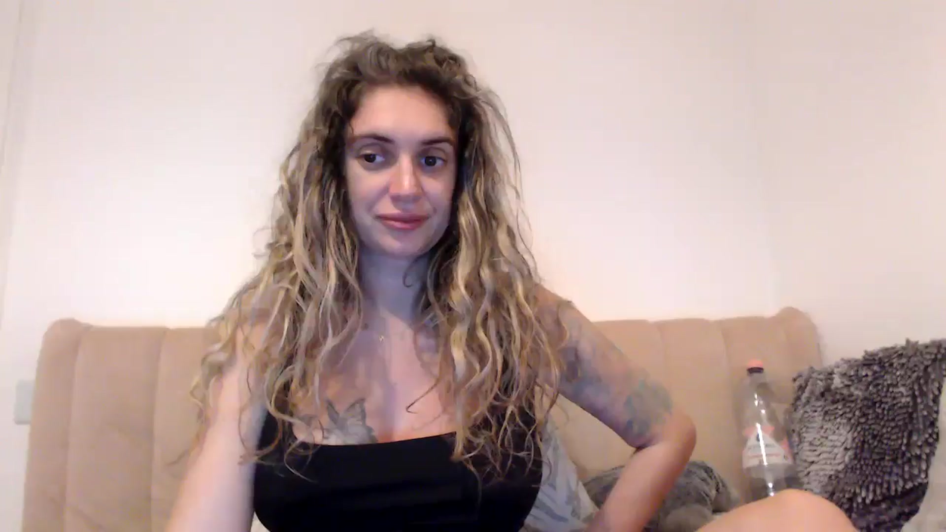 Gallery image thumbnail from MissDivinna's myfreecams stream on, 08/18/2025, 03:23 image 8 of 20