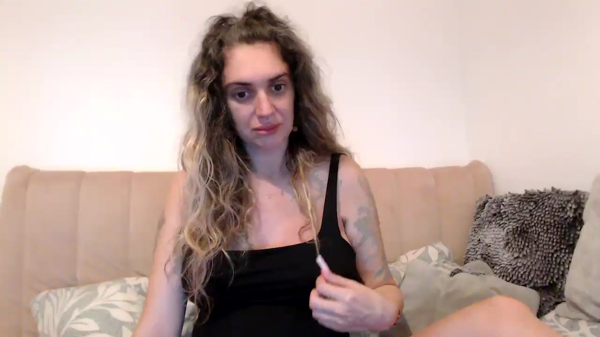 Gallery image thumbnail from MissDivinna's myfreecams stream on, 08/19/2025, 23:58 image 3 of 20
