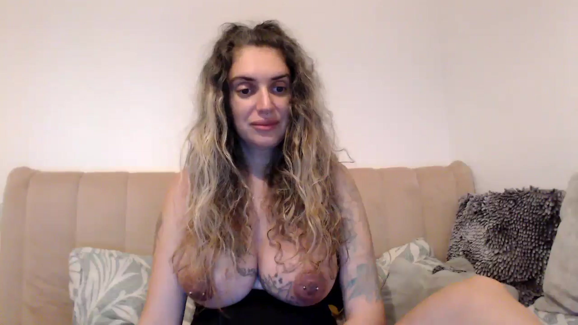 Gallery image thumbnail from MissDivinna's myfreecams stream on, 08/19/2025, 23:58 image 5 of 20