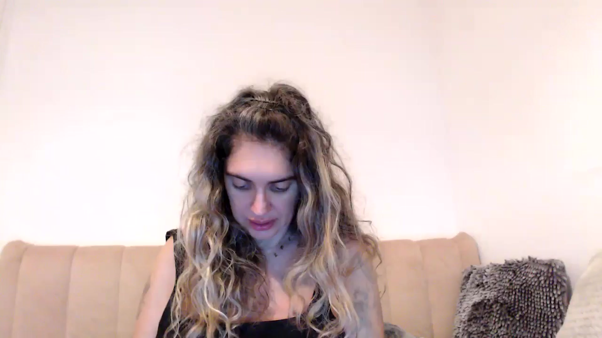 Gallery image thumbnail from MissDivinna's myfreecams stream on, 08/21/2025, 01:30 image 1 of 20