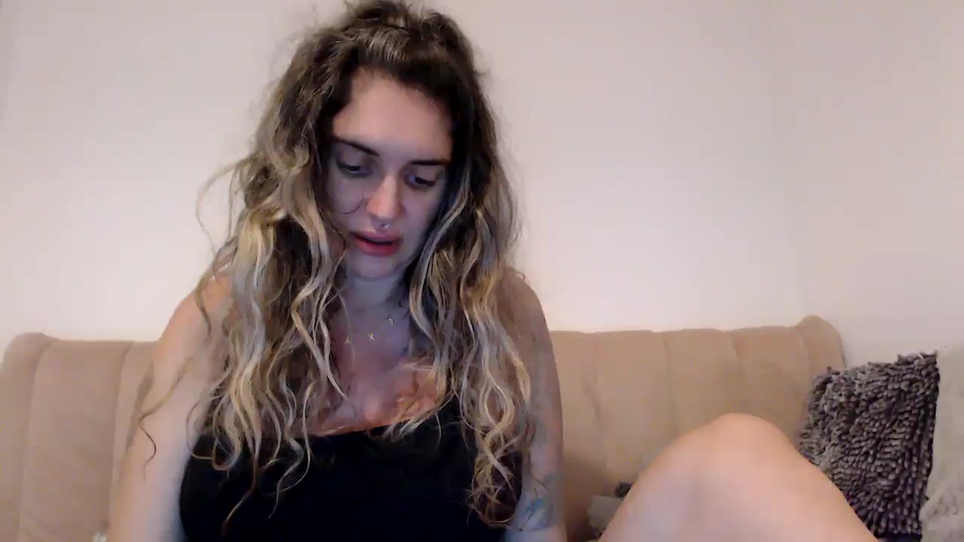 Gallery image thumbnail from MissDivinna's myfreecams stream on, 08/22/2025, 24:05 image 19 of 20