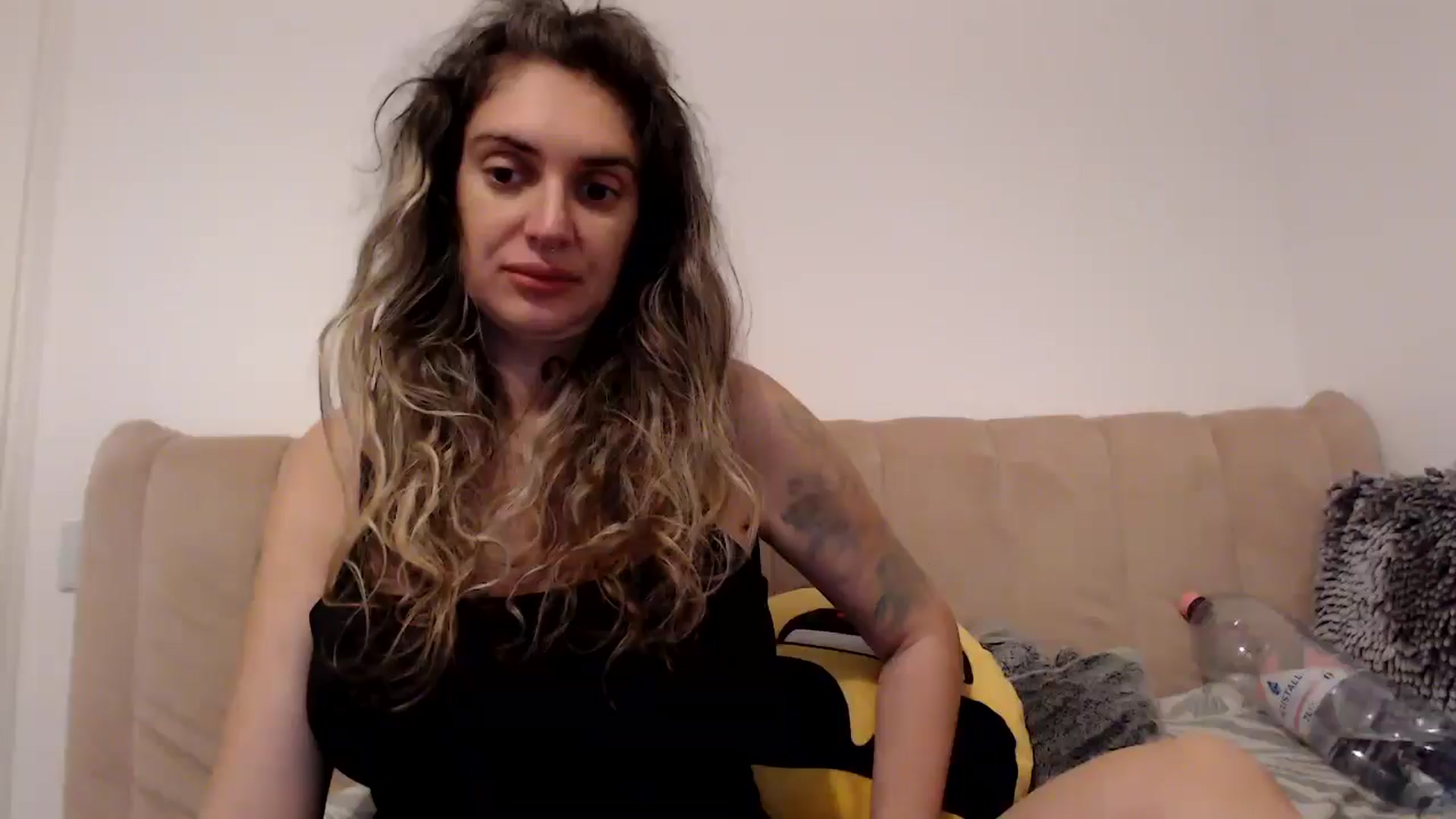 Gallery image thumbnail from MissDivinna's myfreecams stream on, 08/25/2025, 23:07 image 1 of 20