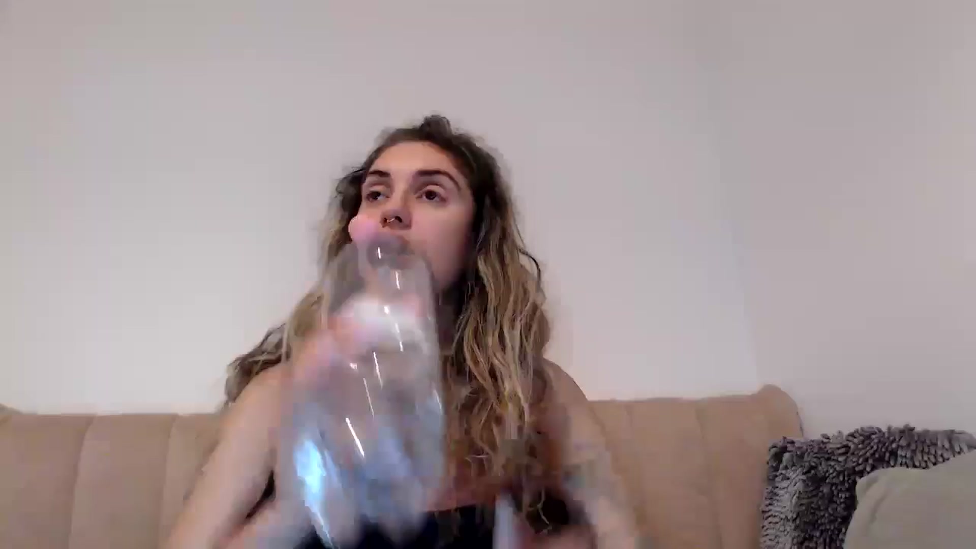 Gallery image thumbnail from MissDivinna's myfreecams stream on, 08/26/2025, 24:20 image 4 of 20