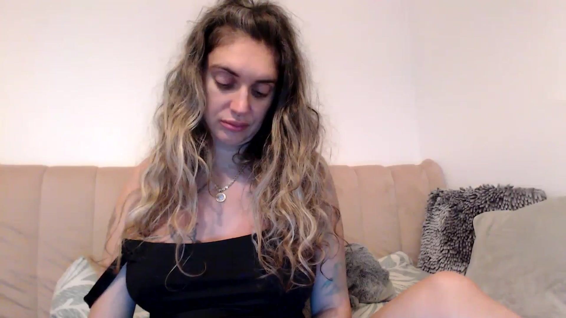 Gallery image thumbnail from MissDivinna's myfreecams stream on, 08/26/2025, 01:51 image 15 of 20
