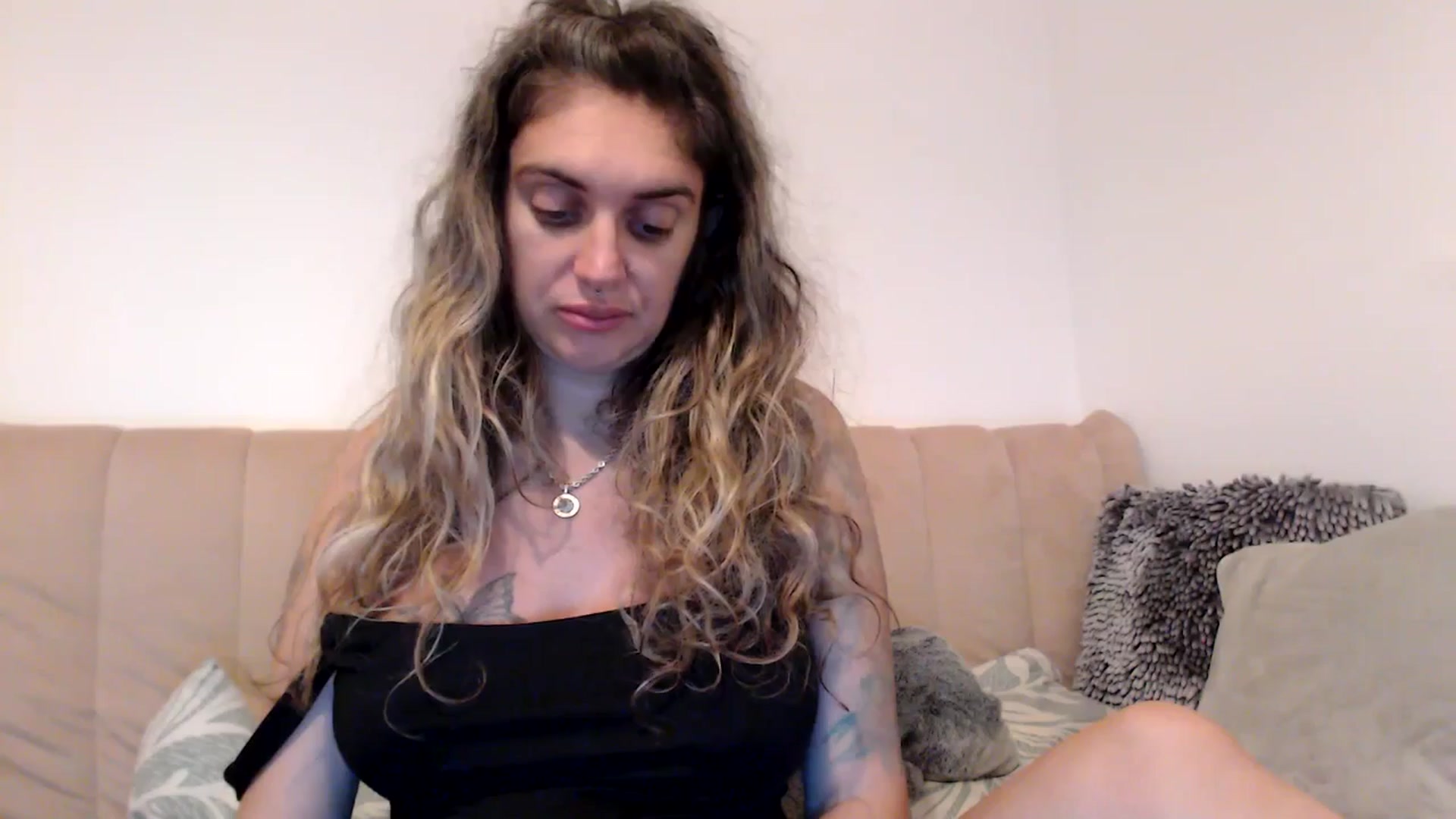 Gallery image thumbnail from MissDivinna's myfreecams stream on, 08/26/2025, 01:51 image 16 of 20