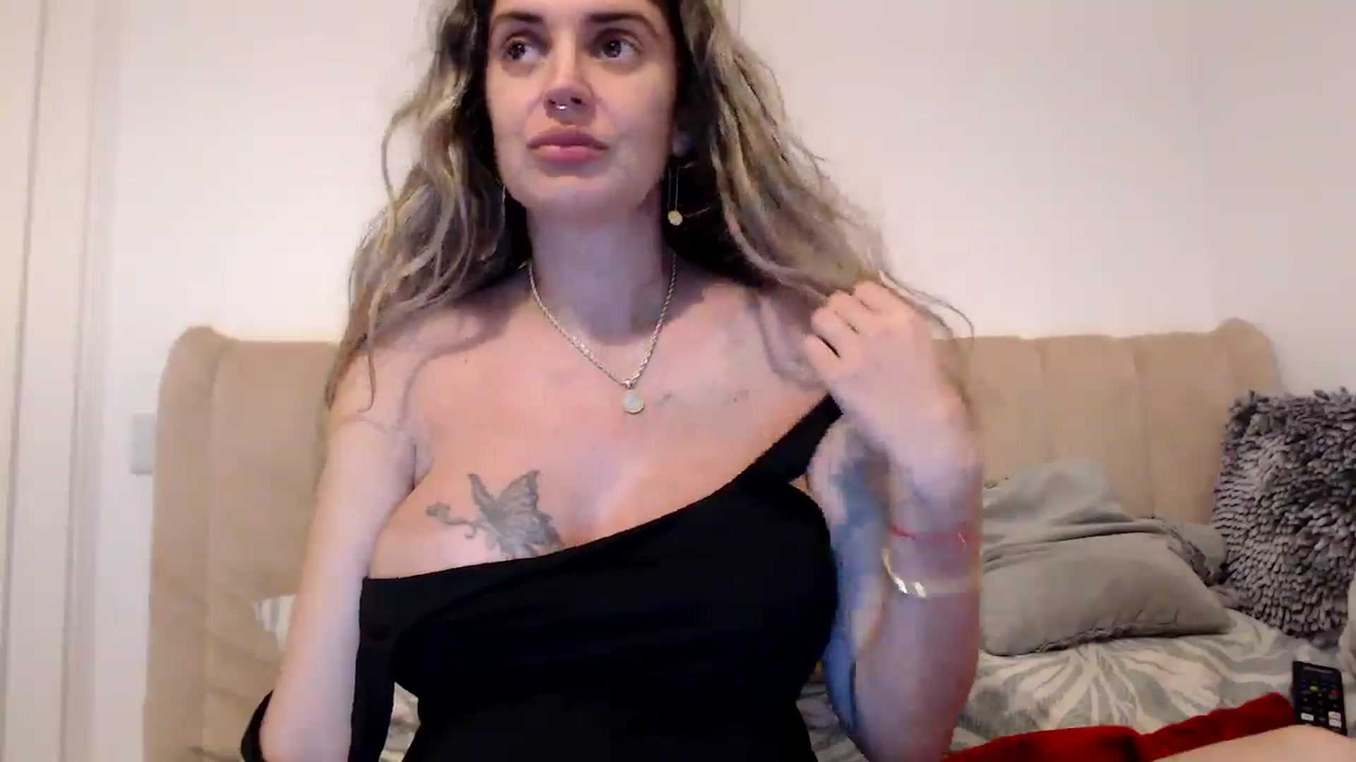 Gallery image thumbnail from MissDivinna's myfreecams stream on, 08/26/2025, 21:41 image 3 of 20