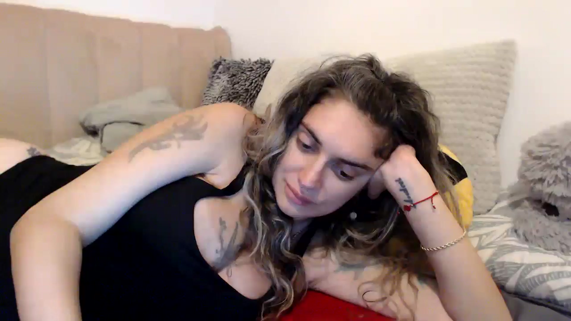 Gallery image thumbnail from MissDivinna's myfreecams stream on, 08/27/2025, 24:54 image 14 of 20
